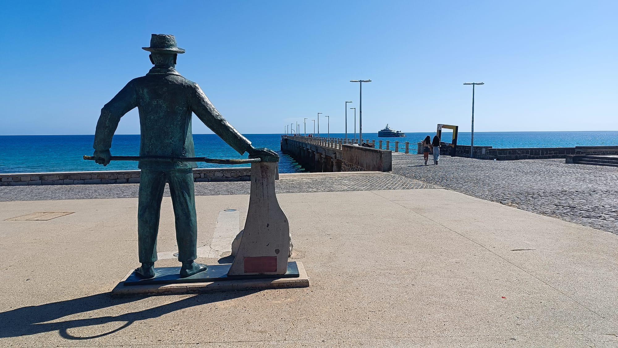 Dia de eleições e de praia no Porto Santo (com fotos)