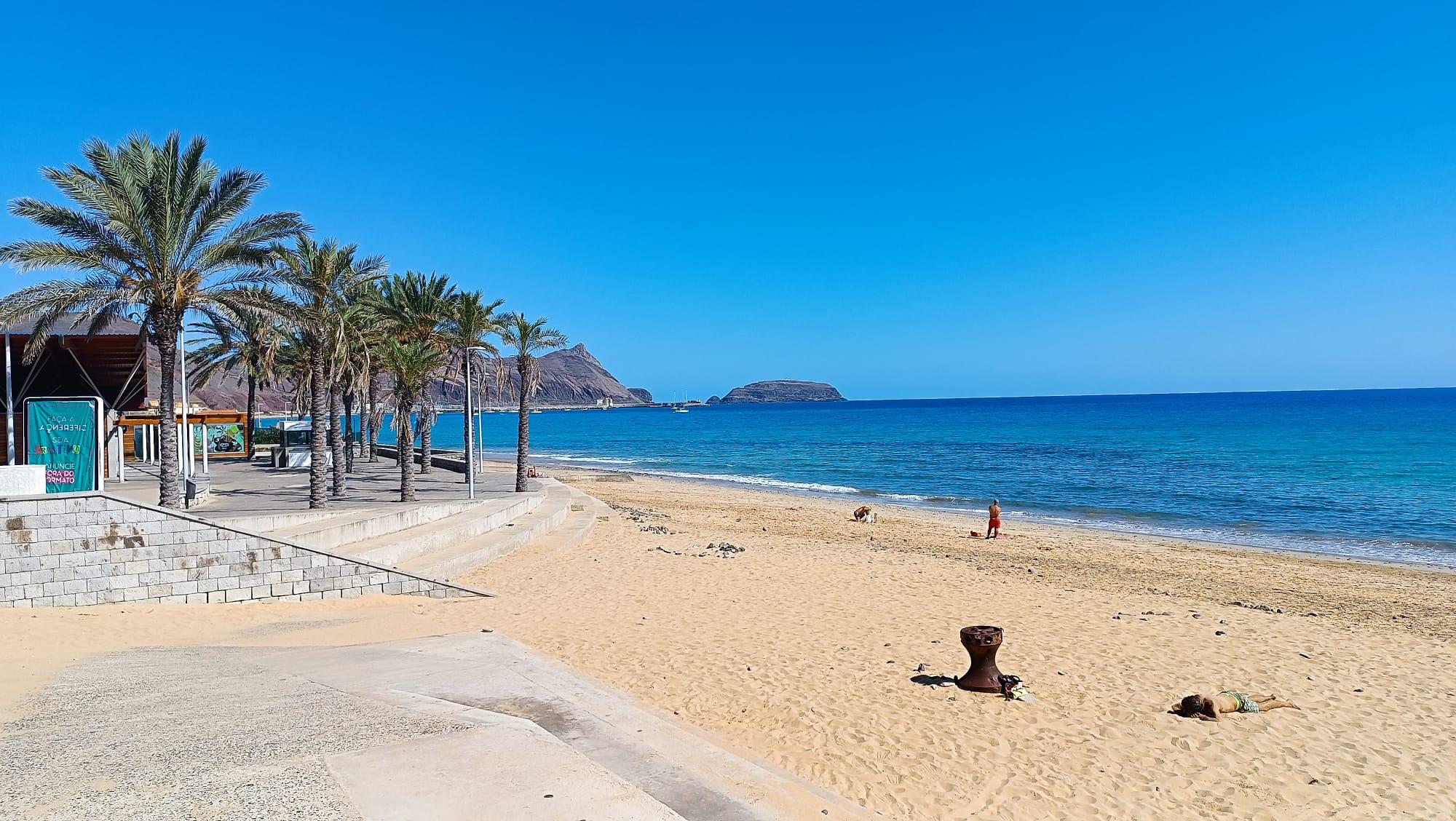 Dia de eleições e de praia no Porto Santo (com fotos)