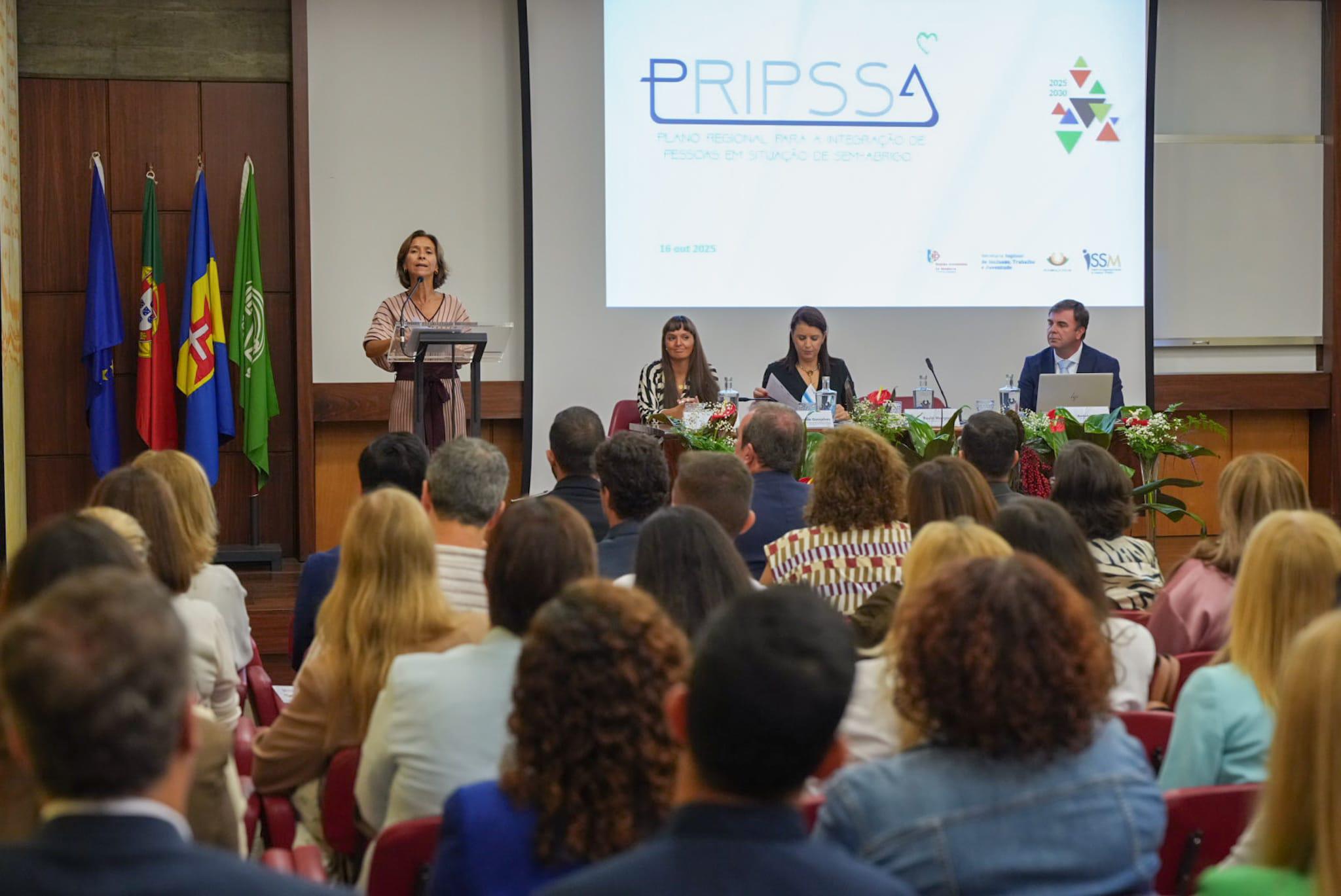 Paula Margarido apresentou hoje o Plano Regional para a Integração de Pessoas em Situação de Sem-Abrigo, um documento estratégico que vai orientar, nos próximos cinco anos, a resposta pública regional no combate à exclusão social.