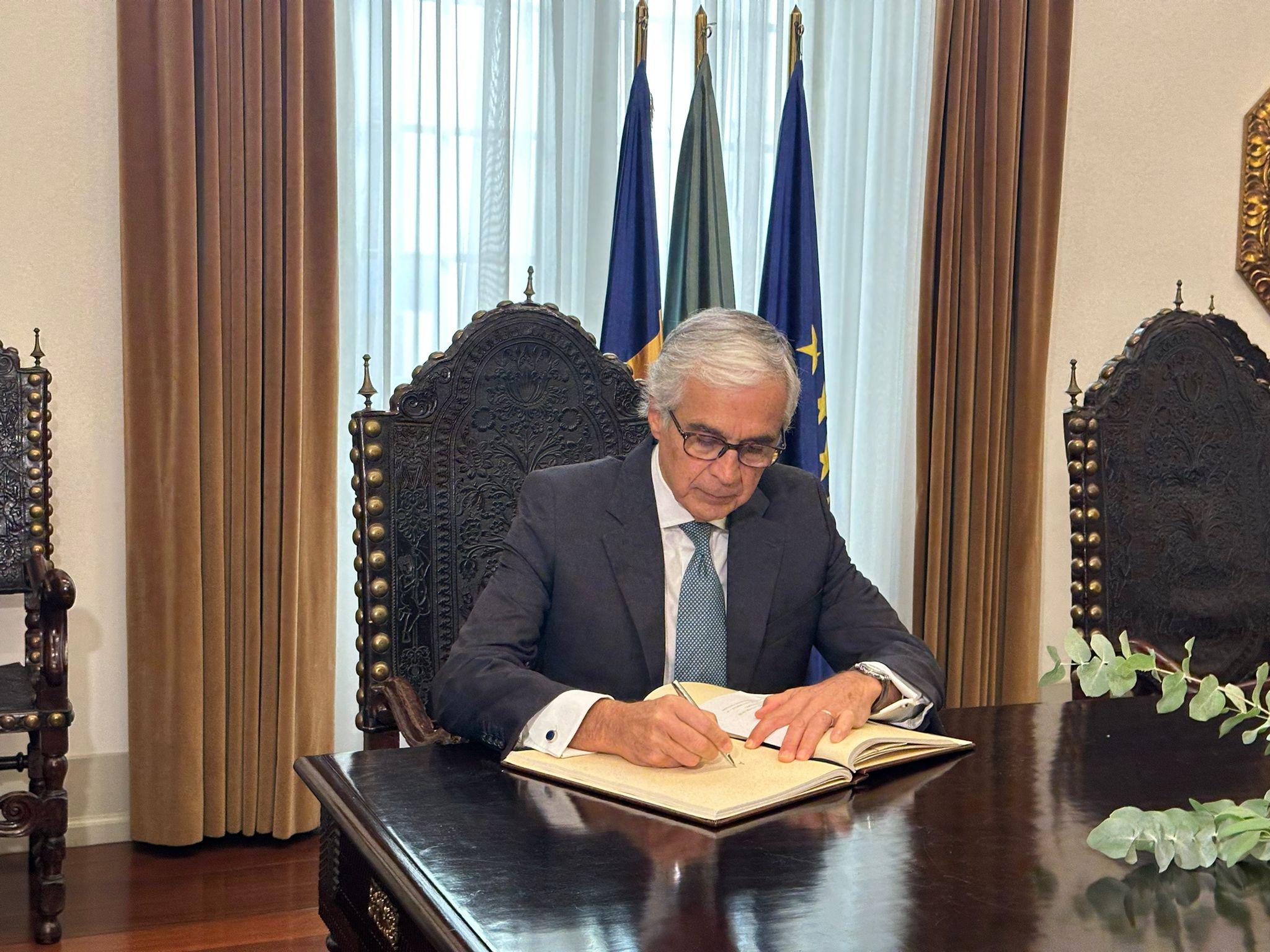 Aguiar-Branco na Assembleia para assinalar início dos 50 anos da Autonomia