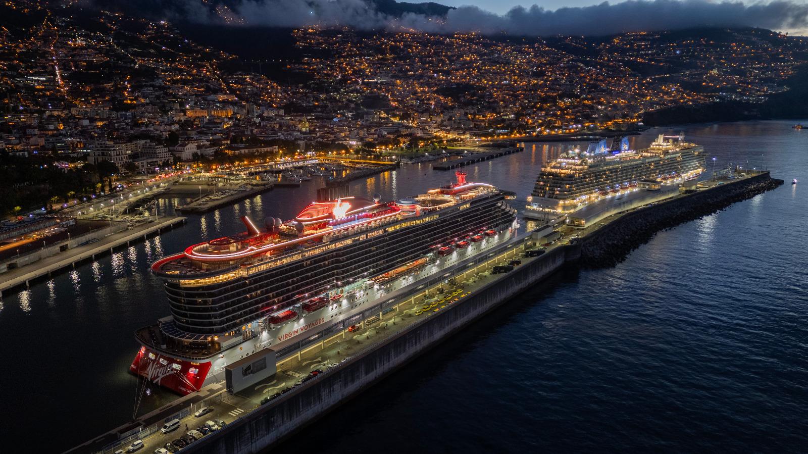 Scarlet Lady, Britannia e Royal Clipper fazem escala no porto do Funchal.