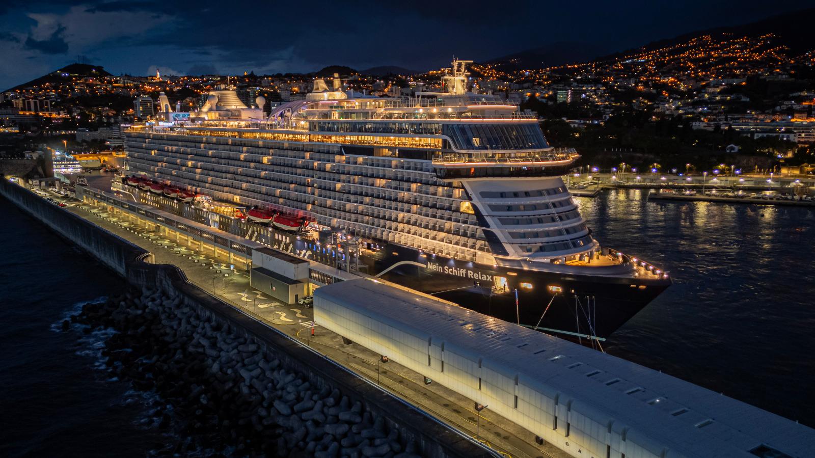 ‘Mein Schiff Relax’ estreia-se no Porto do Funchal (com fotos)