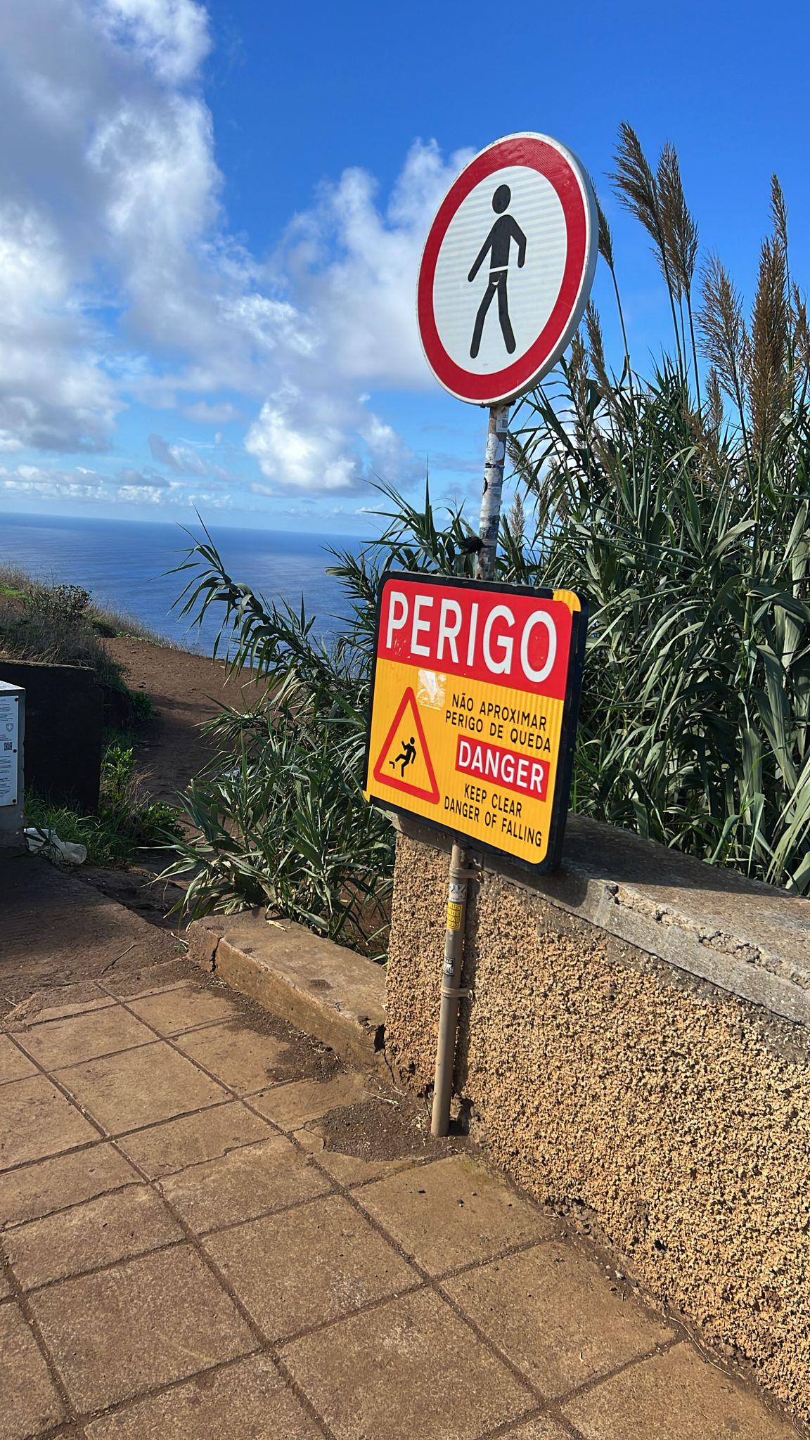 Turistas voltam a ignorar sinais de perigo na Ponta do Pargo (com fotos e vídeo)