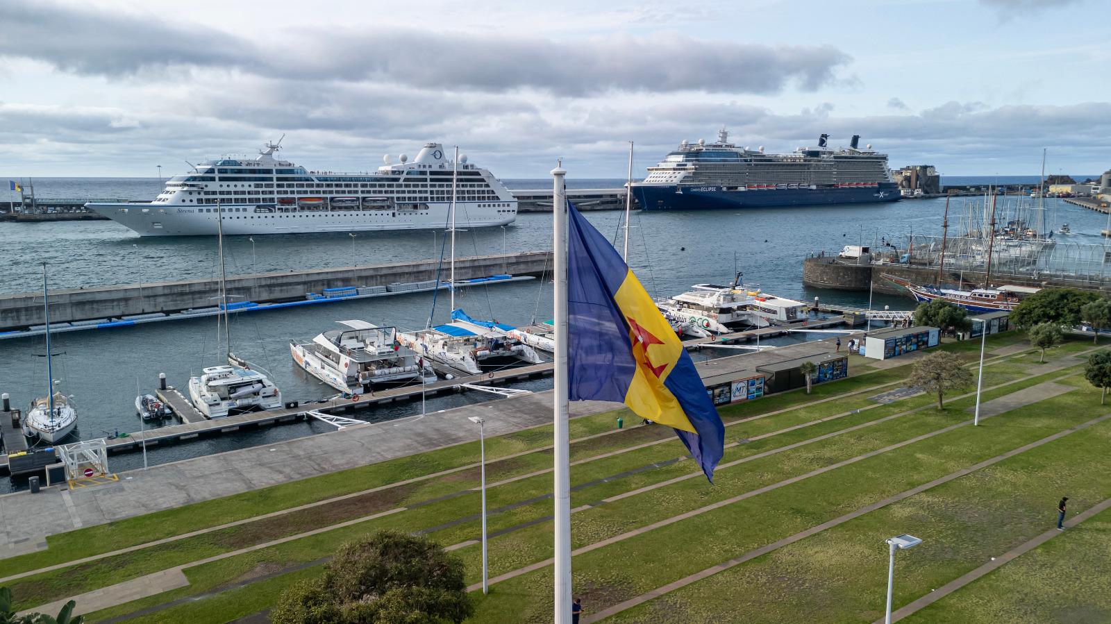 Celebrity Eclipse e Sirena trazem cerca de 5 mil a passar o dia no Funchal