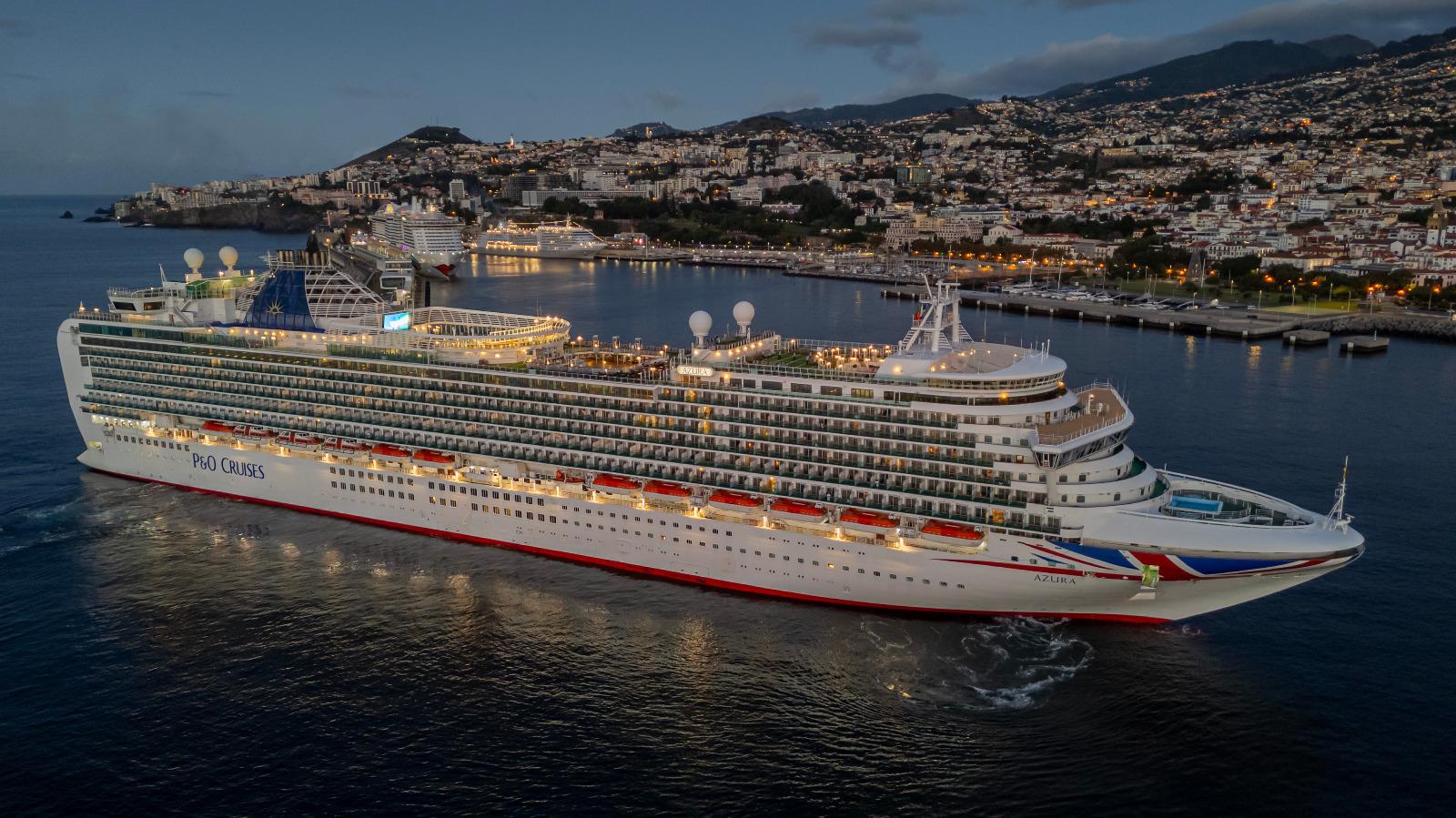 Semana arranca com casa cheia no Porto do Funchal (com fotos)