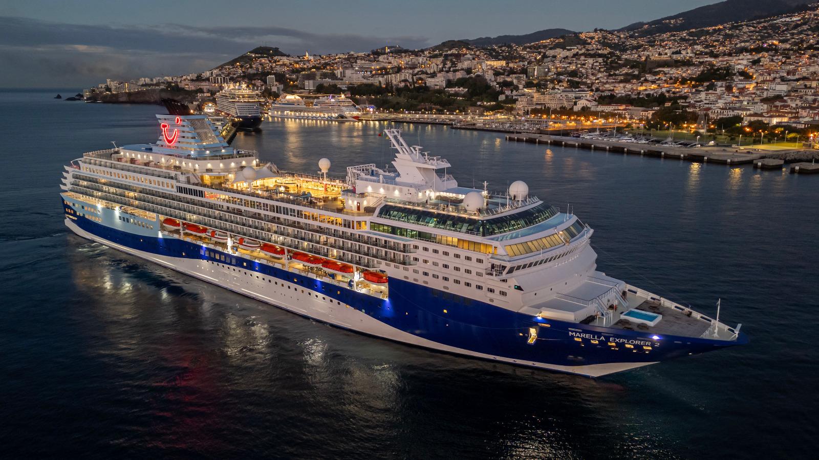 Porto do Funchal com três navios a fazer movimentar 7.700 passageiros (com fotos)