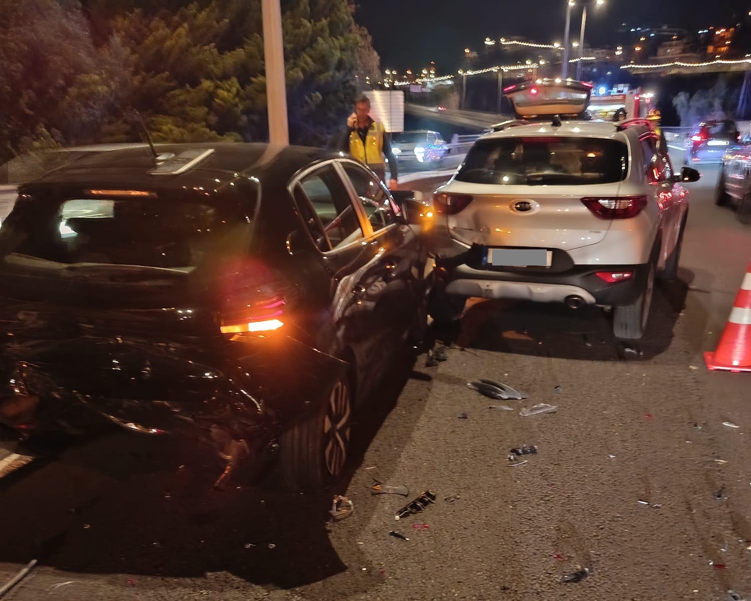 Quatro carros envolvidos em acidente na via rápida no Caniço