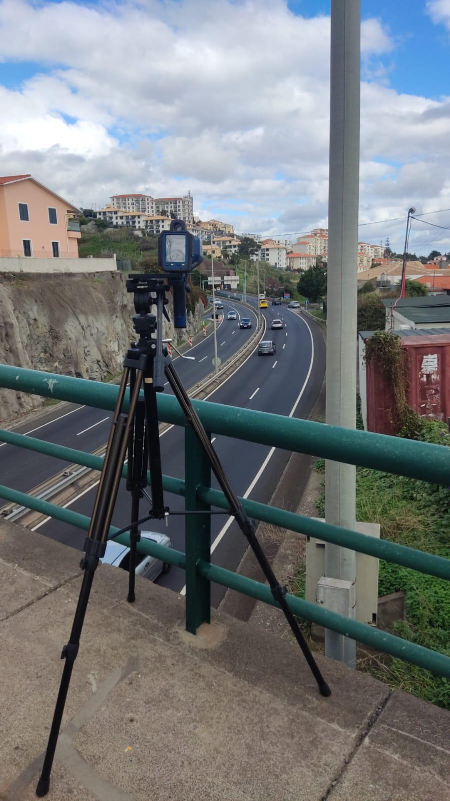 Polícia controla aceleras na Via Rápida devido às obras na Cancela