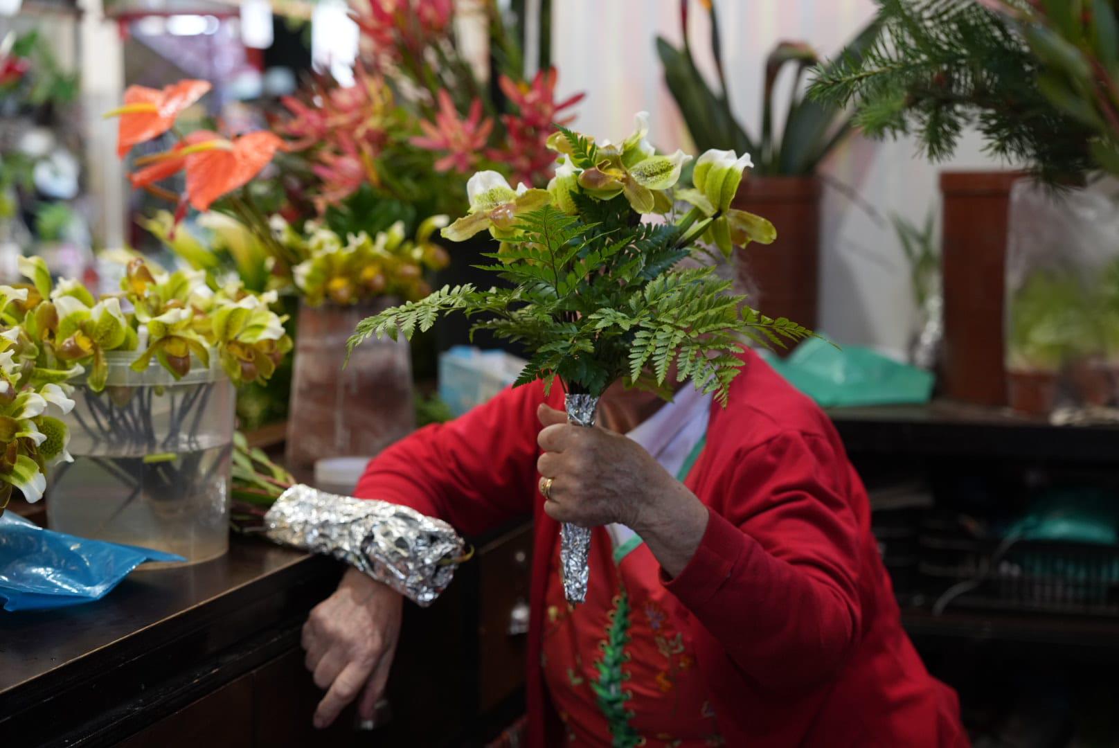 Madeirenses e turistas marcam a tradição das compras no mercado (com fotos)