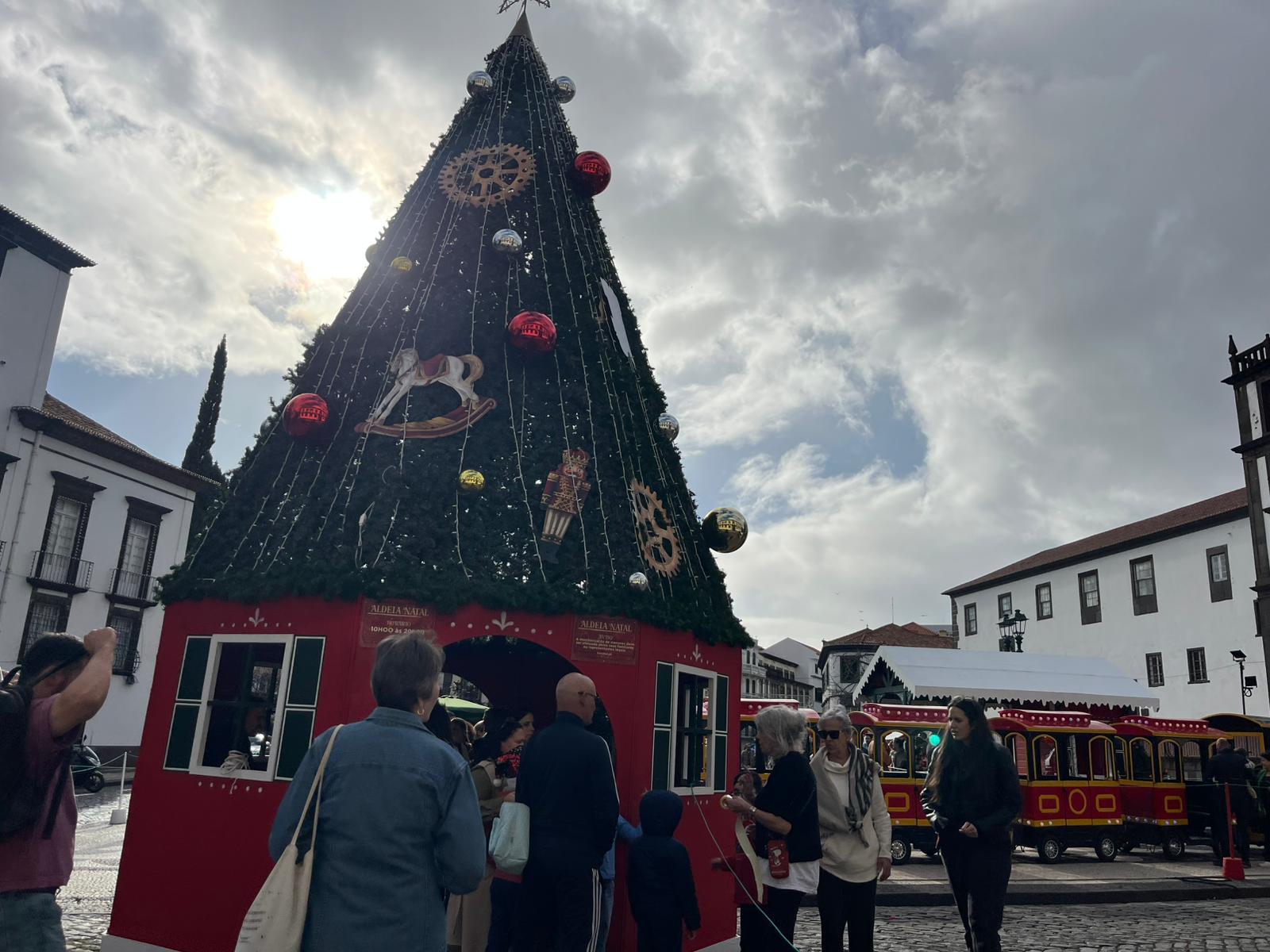 Famílias regressam à Aldeia Natal na Primeira Oitava (com fotos e vídeo)