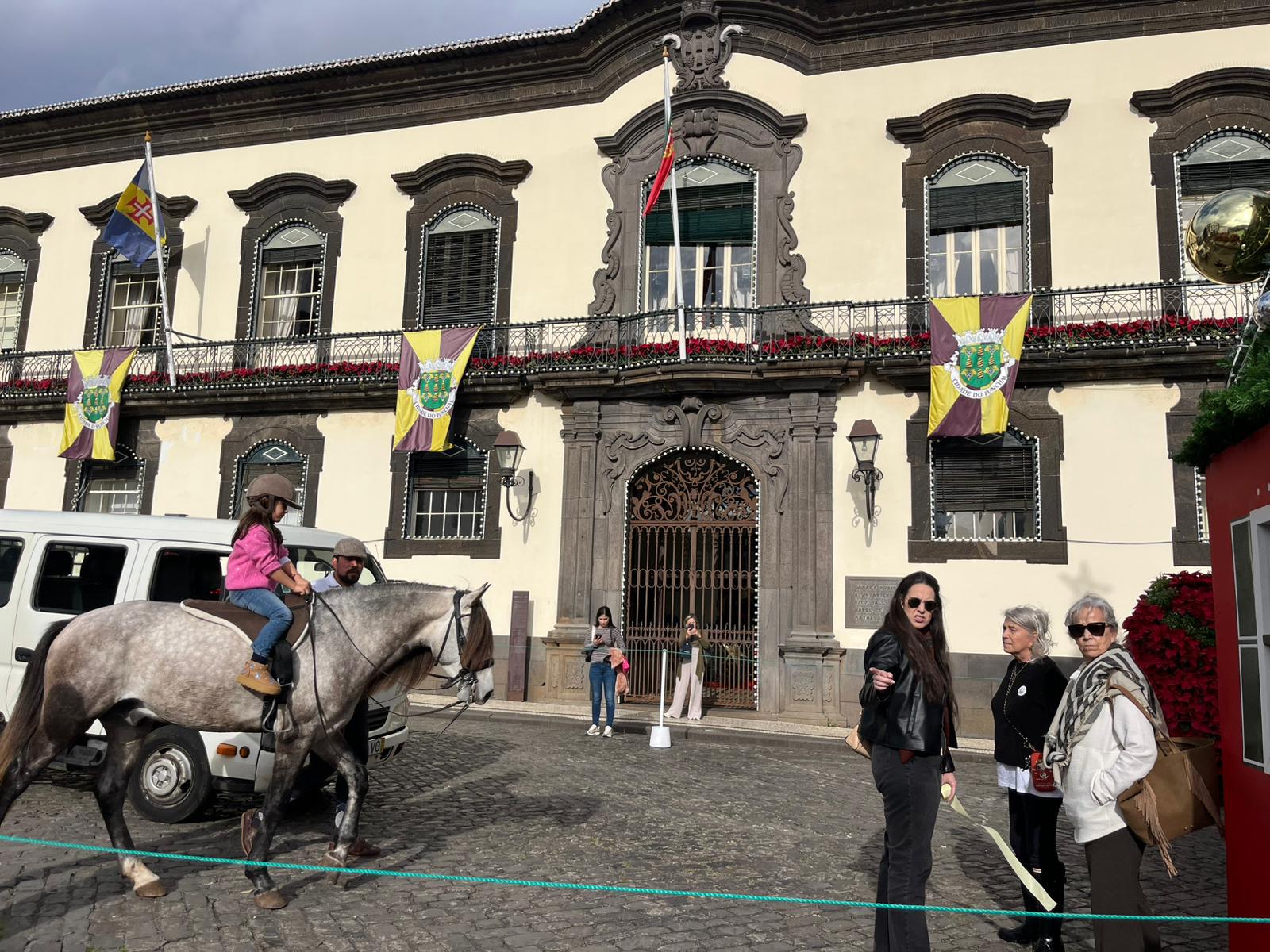 Famílias regressam à Aldeia Natal na Primeira Oitava (com fotos e vídeo)