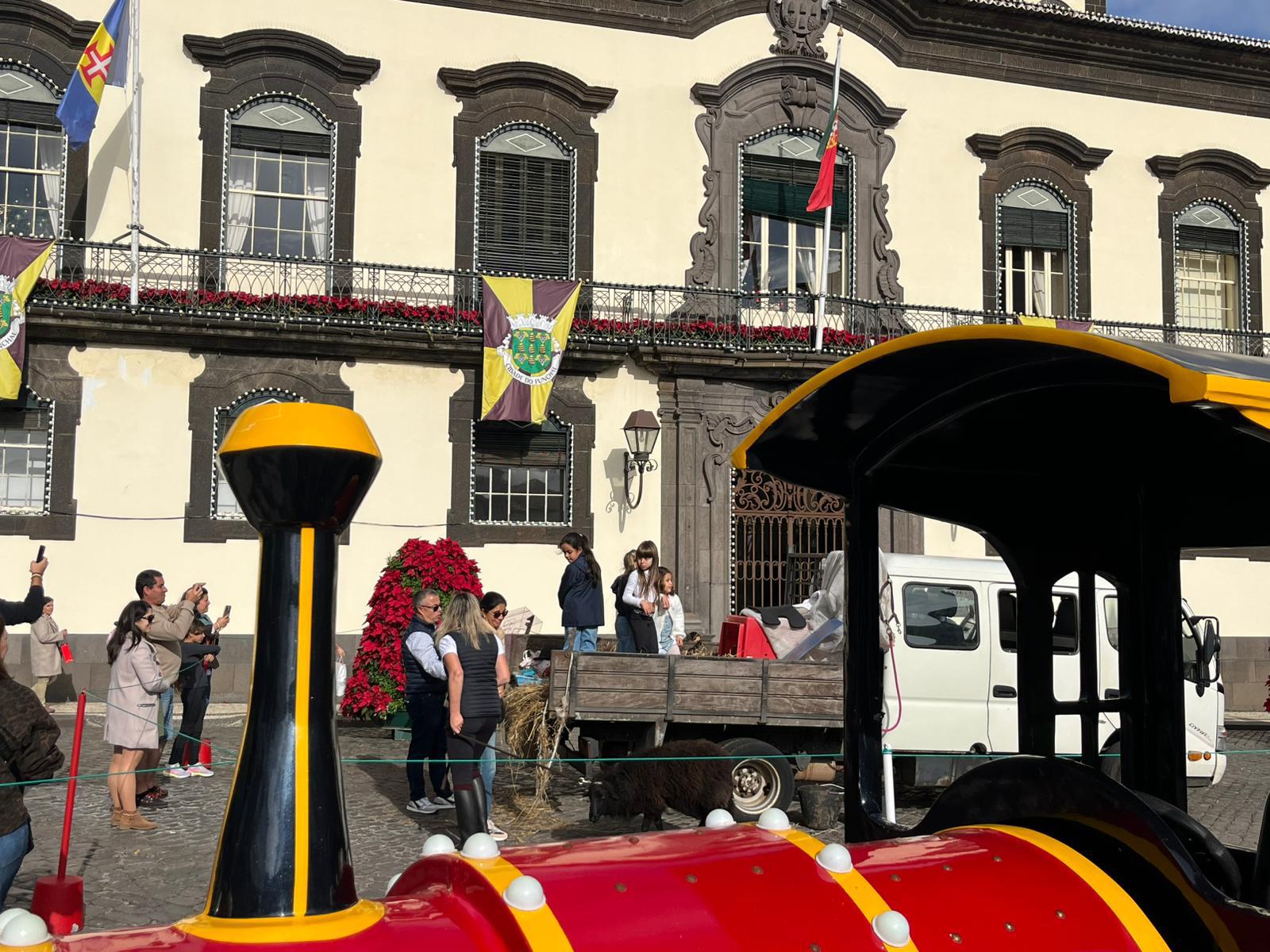 Famílias regressam à Aldeia Natal na Primeira Oitava (com fotos e vídeo)