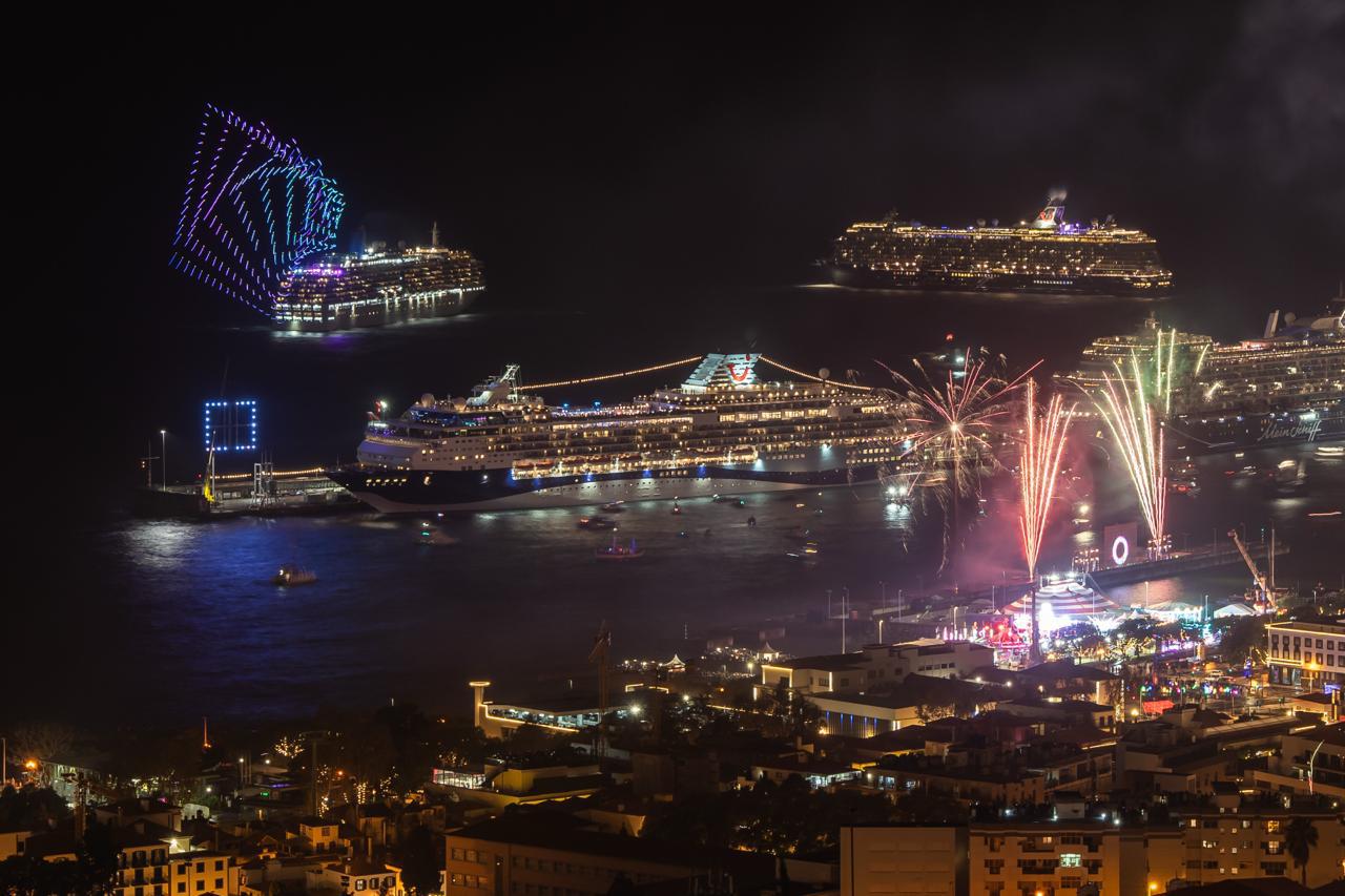 Madeira deu as boas-vindas a 2026 com espetáculo de cores e de luz (com fotos)
