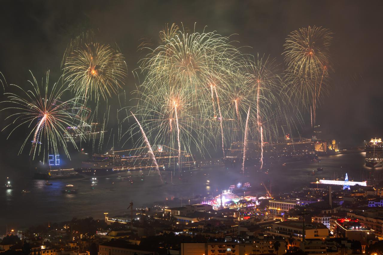 Madeira deu as boas-vindas a 2026 com espetáculo de cores e de luz (com fotos)