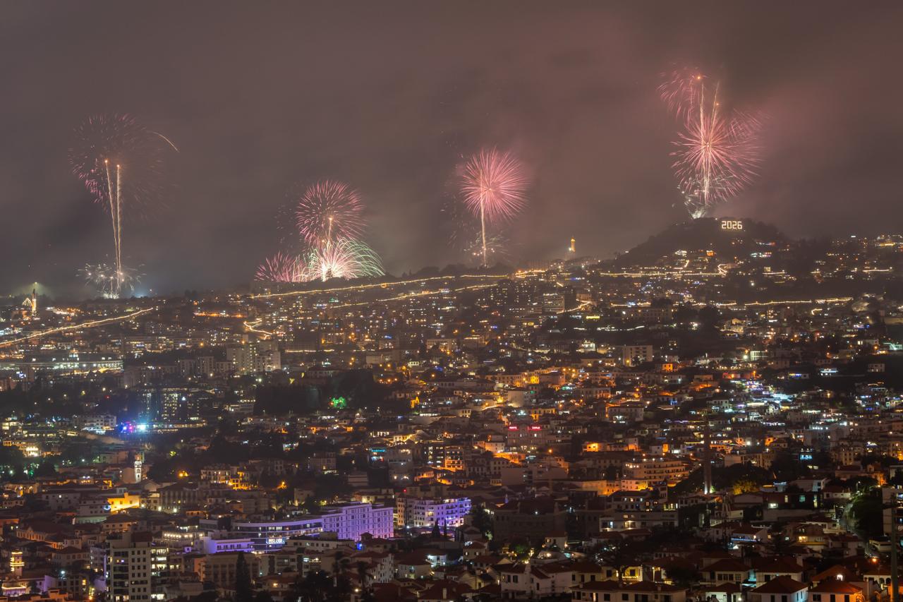 Madeira deu as boas-vindas a 2026 com espetáculo de cores e de luz (com fotos)