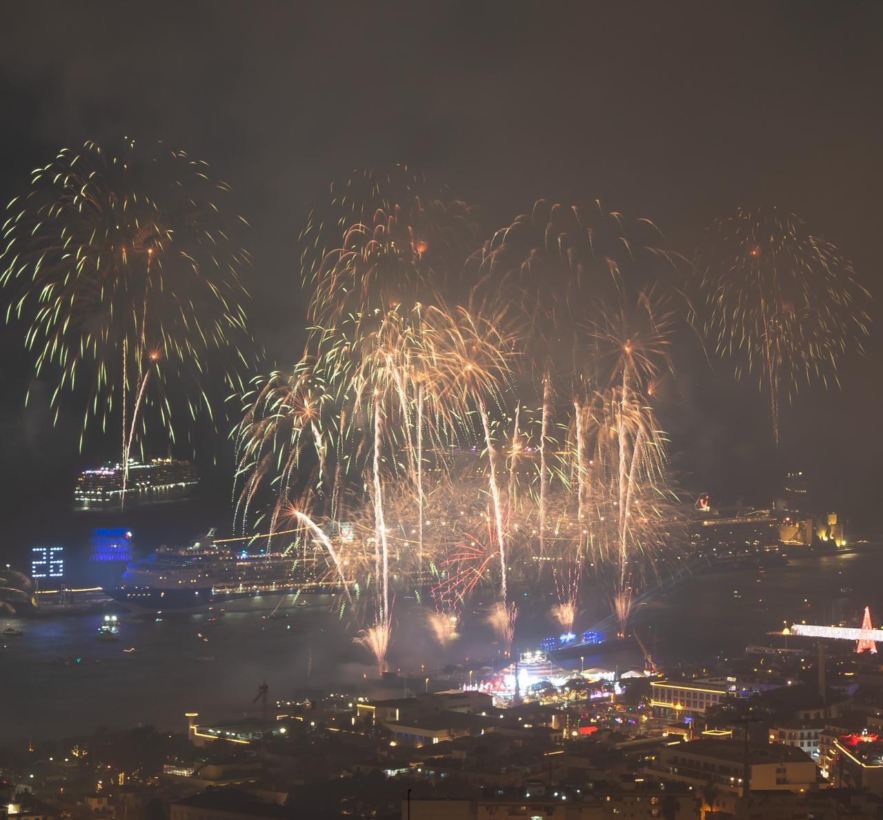 Madeira deu as boas-vindas a 2026 com espetáculo de cores e de luz (com fotos)
