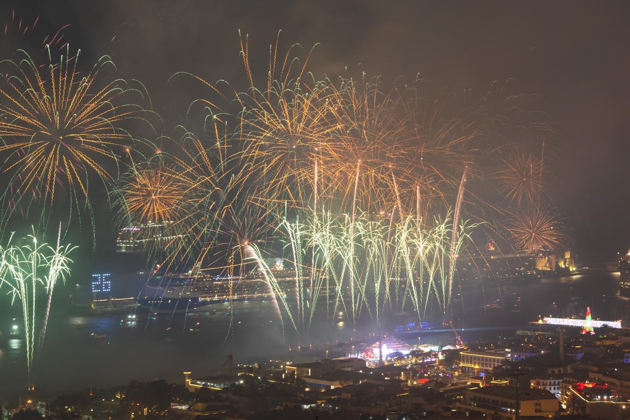 Madeira deu as boas-vindas a 2026 com espetáculo de cores e de luz (com fotos)