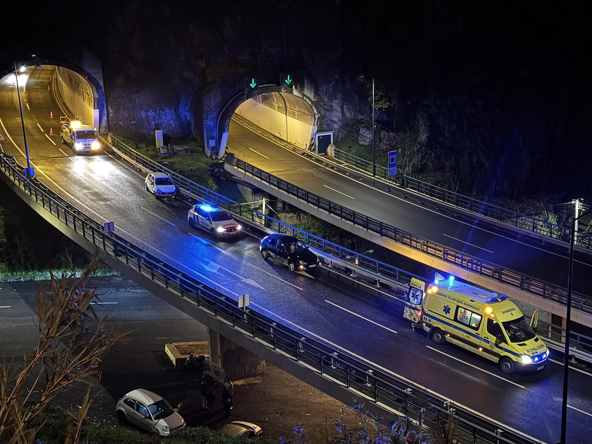 Acidente na via rápida resulta em dois feridos