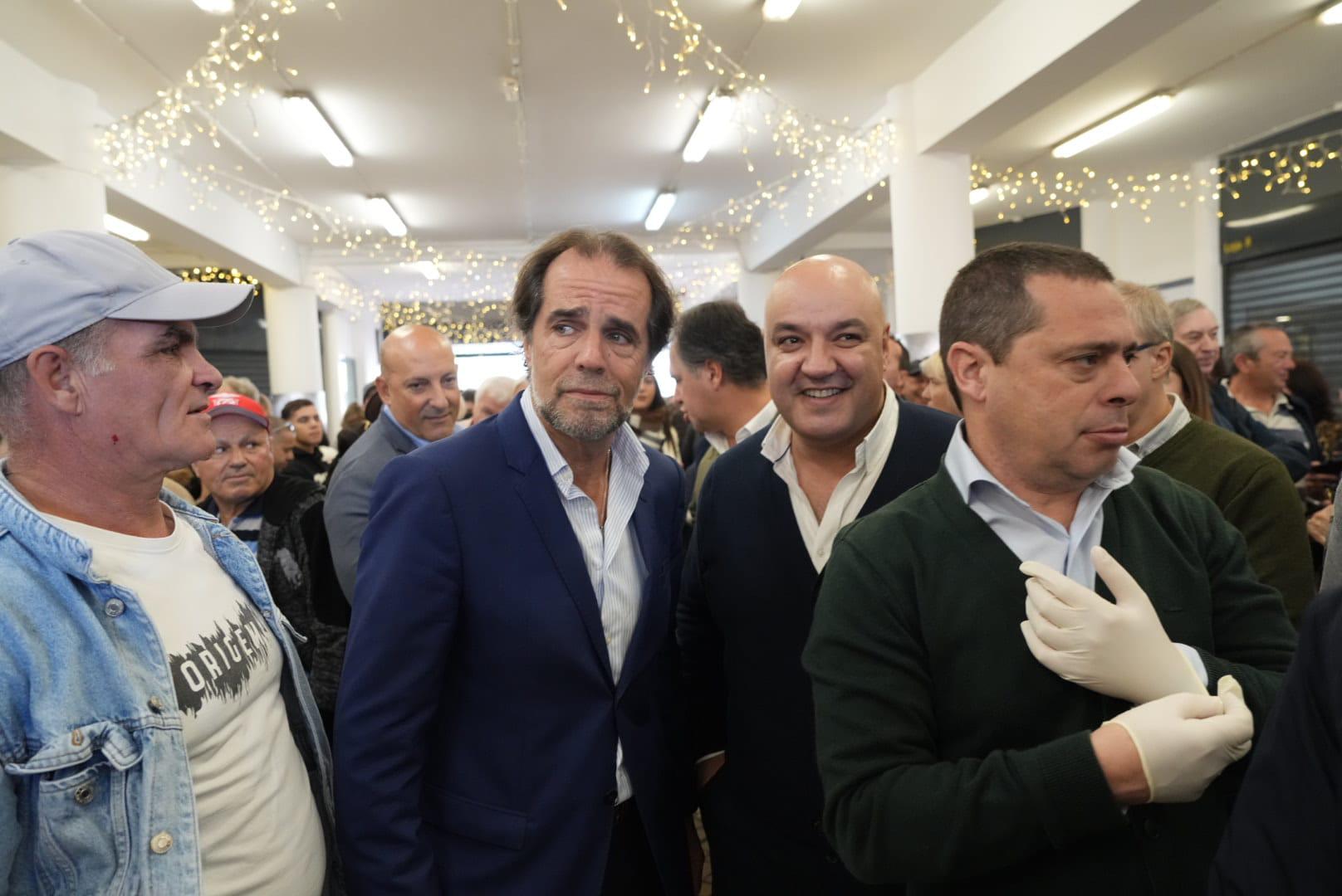 Mega Bolo-Rei com 180 metros partilhado no Mercado Municipal de Câmara de Lobos (com fotos)