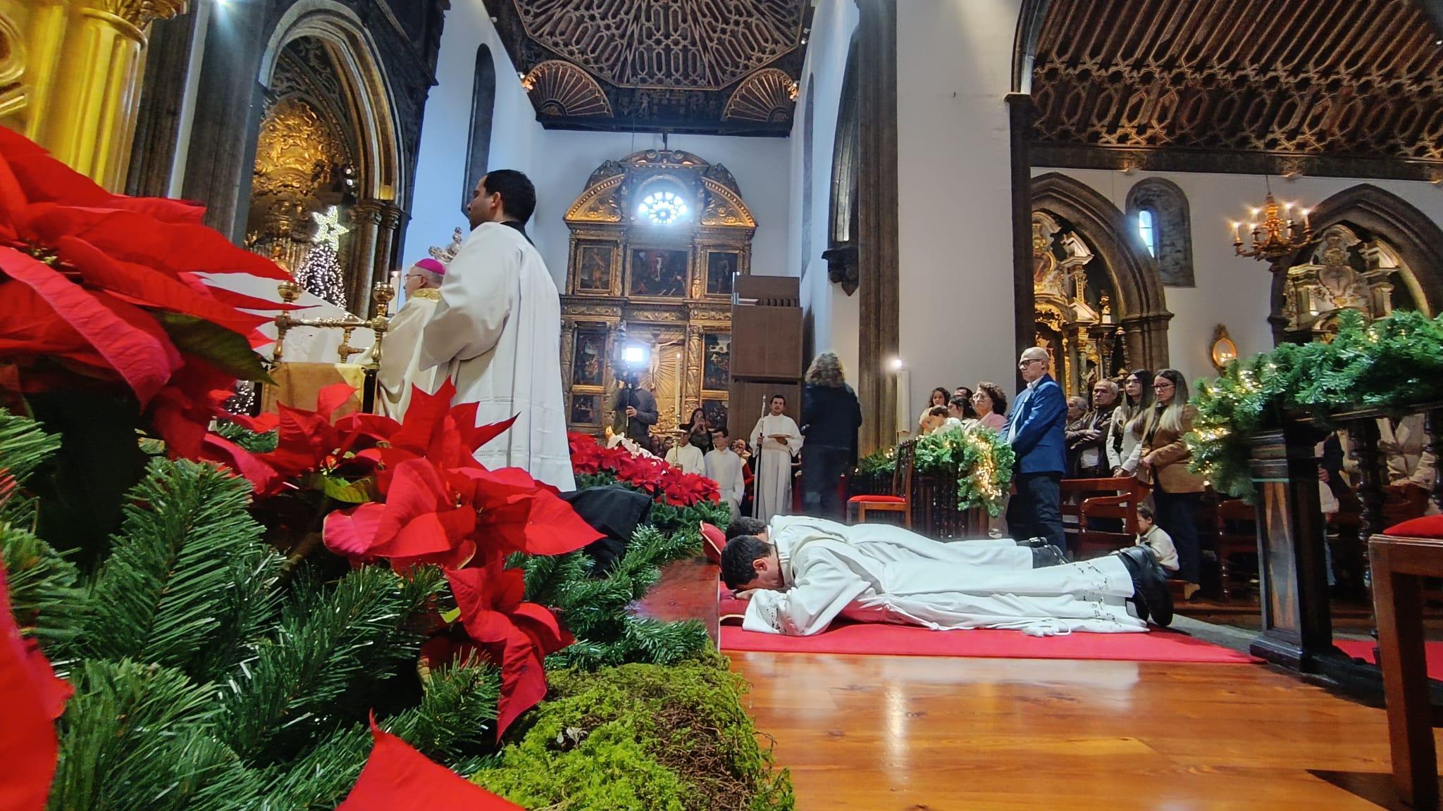 Novos sacerdotes tornaram-se hoje “a presença de Deus no meio do povo” (com fotos)