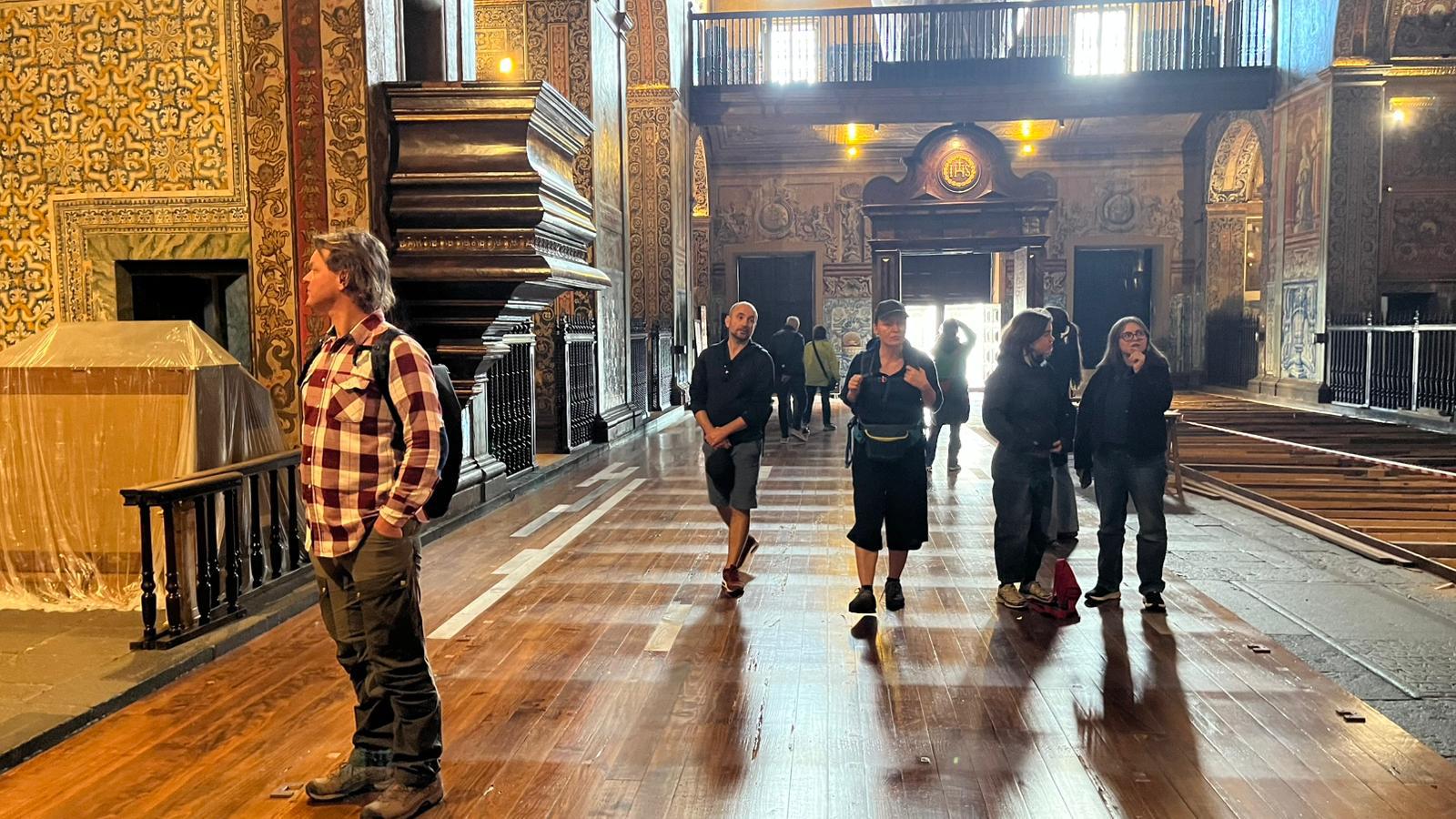 Missas da Igreja do Colégio transferidas para o pátio interno devido a obras de recuperação do chão