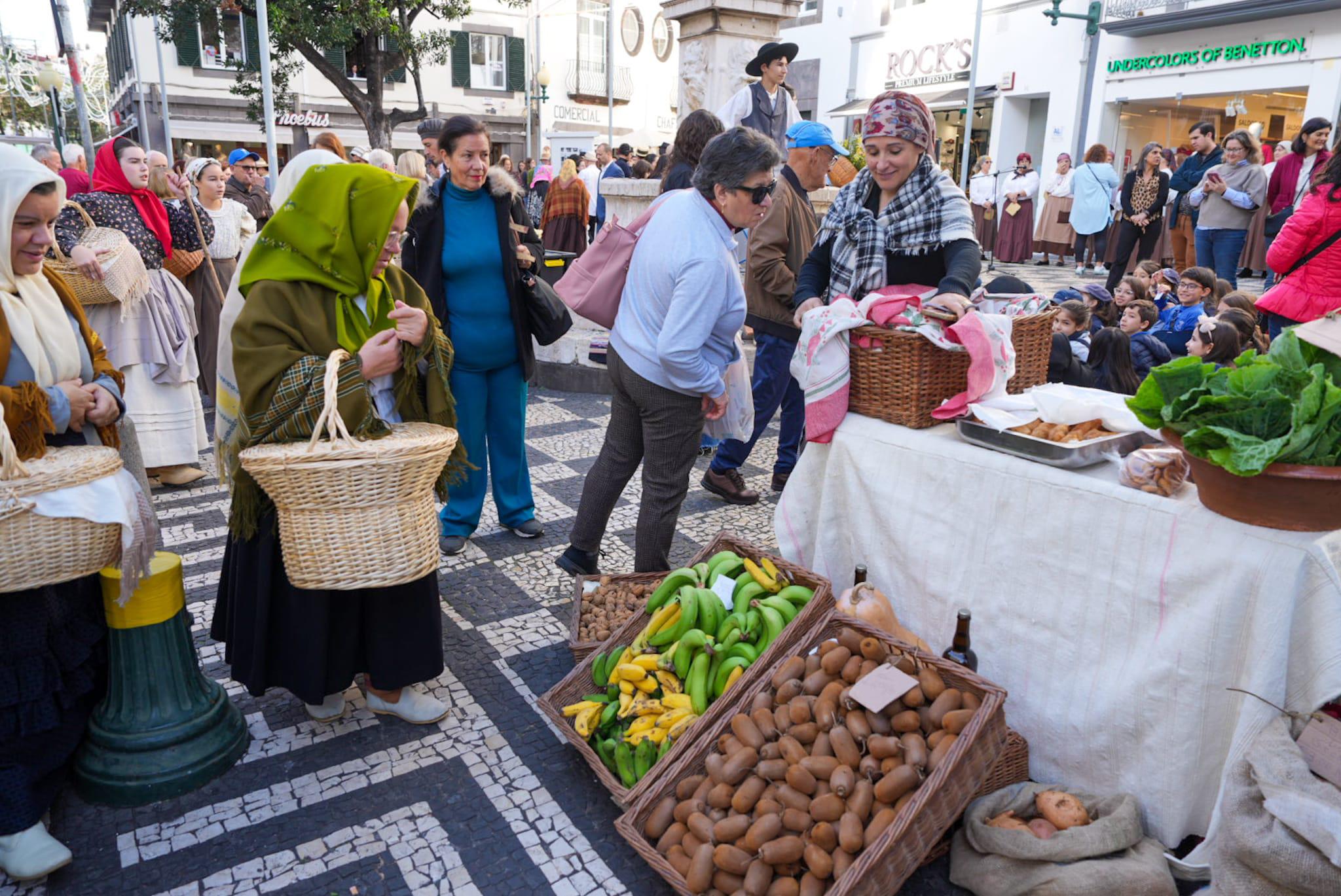 Mercado do Largo do Chafariz recriado à moda do século XIX (com fotos)