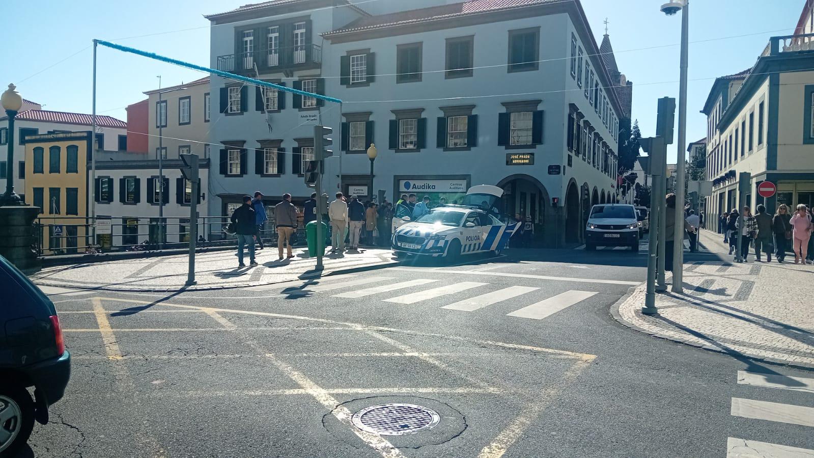 Uma das viaturas da PSP presente na operação policial.