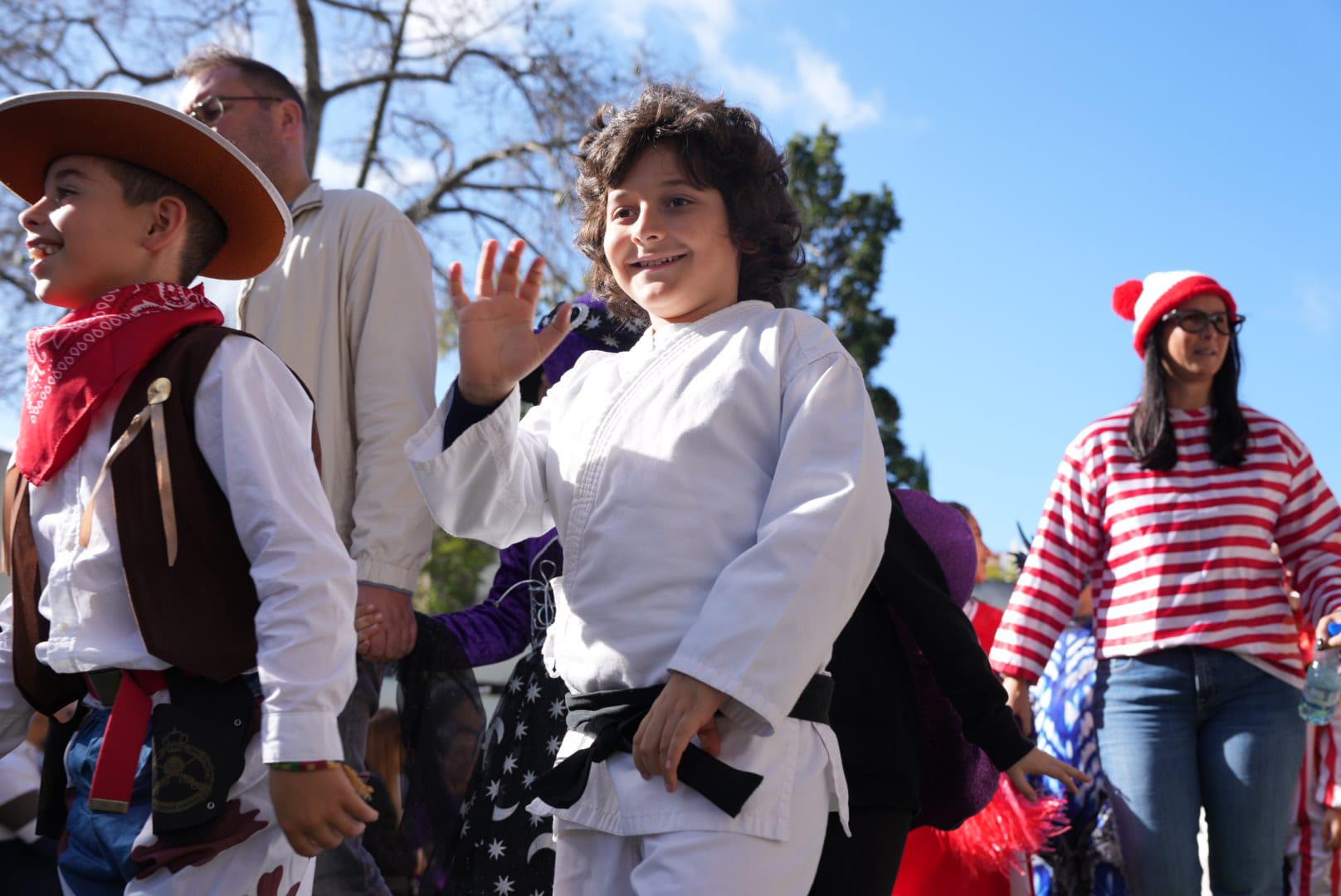 Carnaval leva largas centenas de foliões à Placa Central (com fotos)