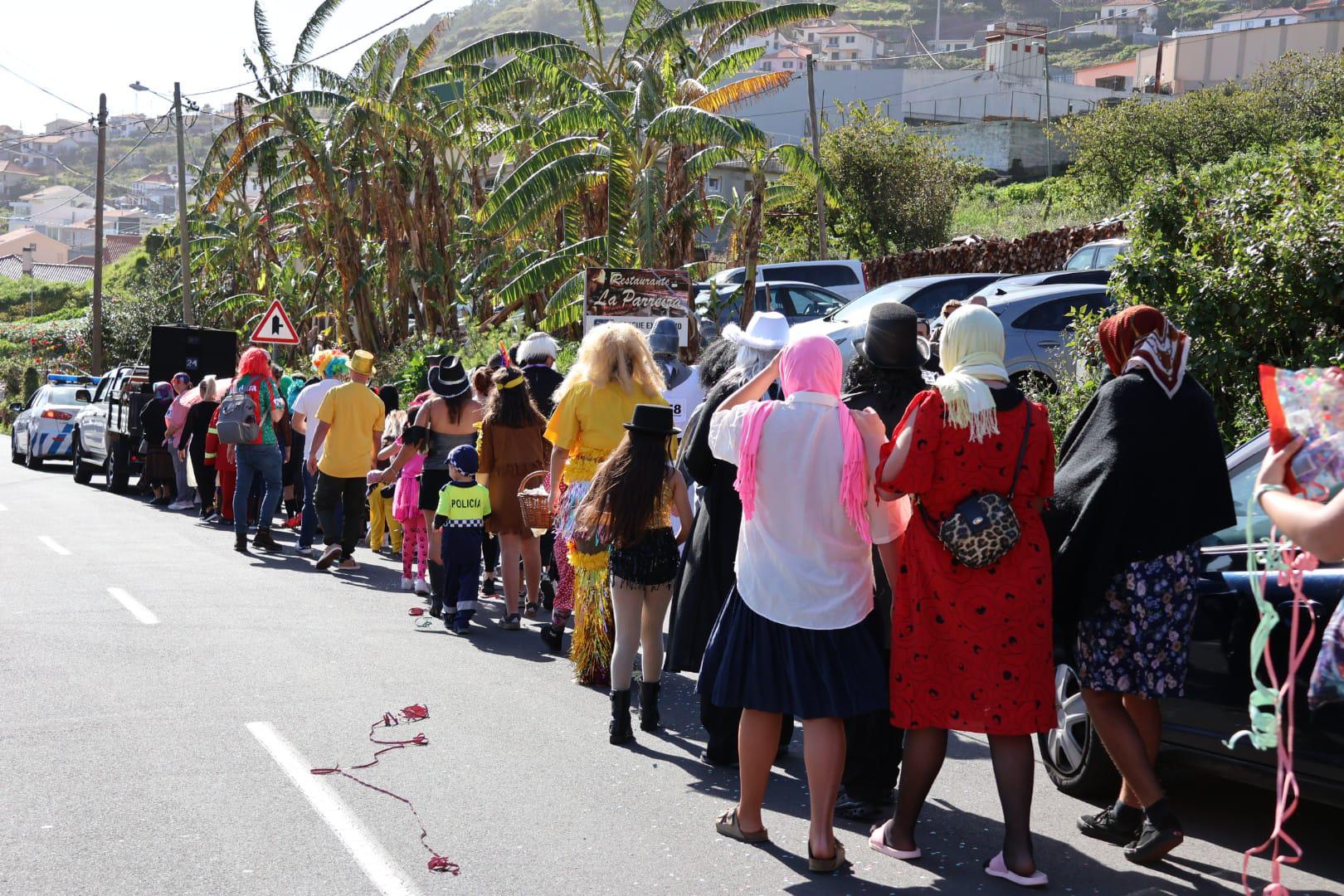 Campanário enche-se de mascarados, humor, música e malassadas (com fotos)