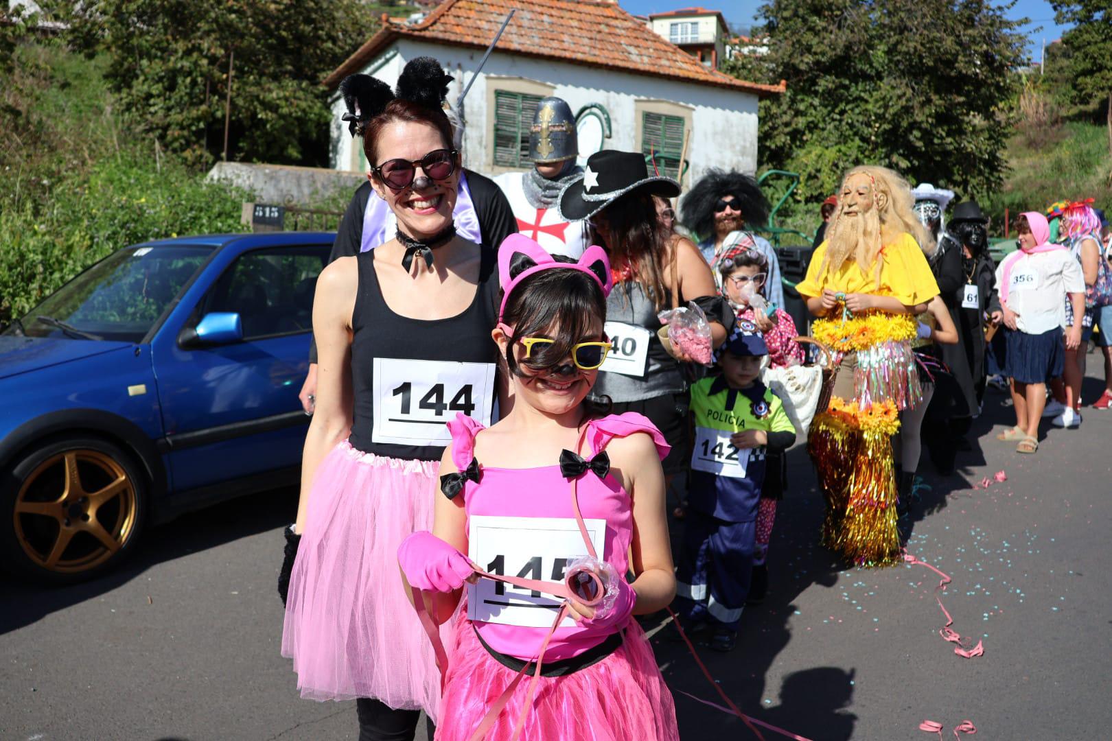 Campanário enche-se de mascarados, humor, música e malassadas (com fotos)