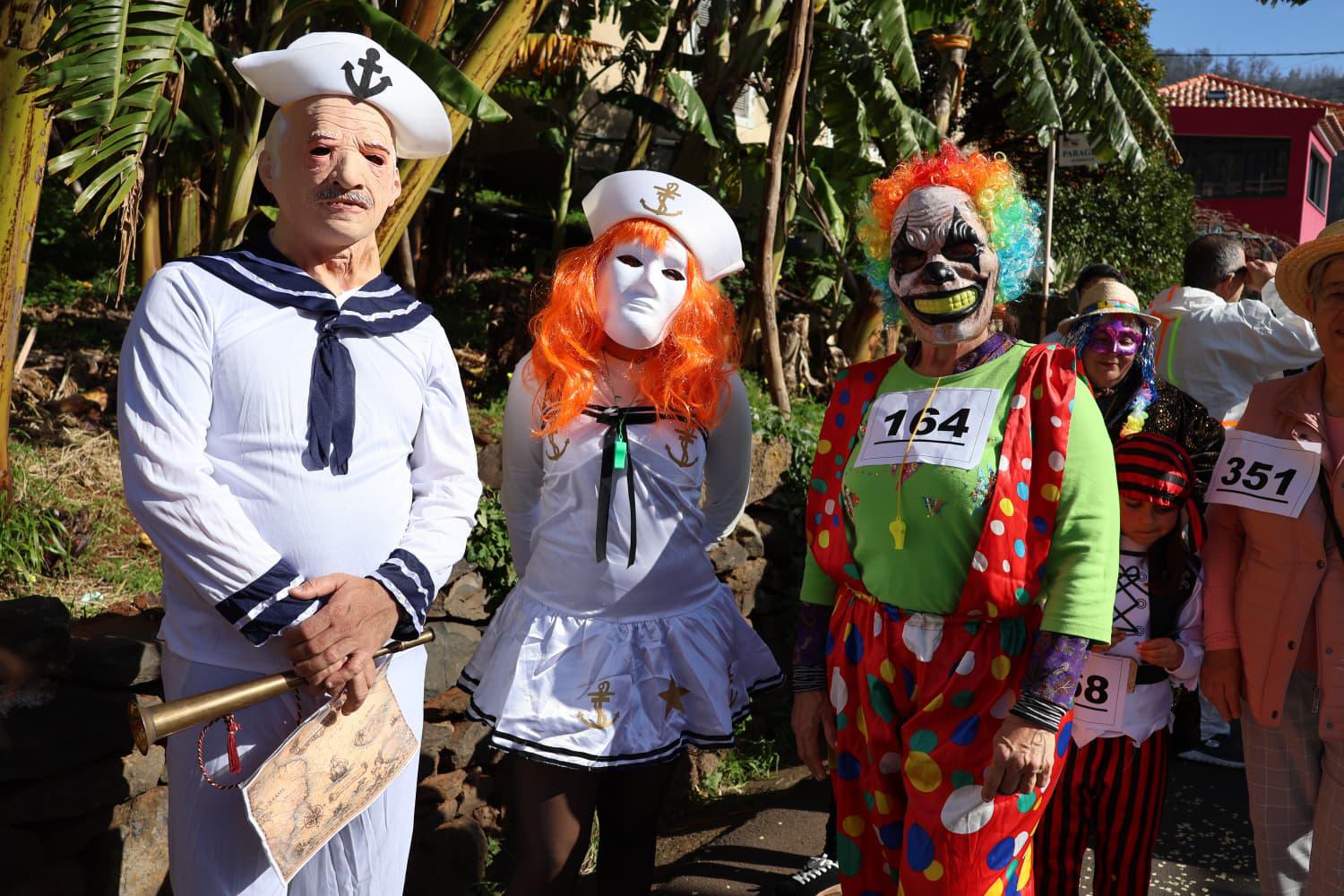 Campanário enche-se de mascarados, humor, música e malassadas (com fotos)