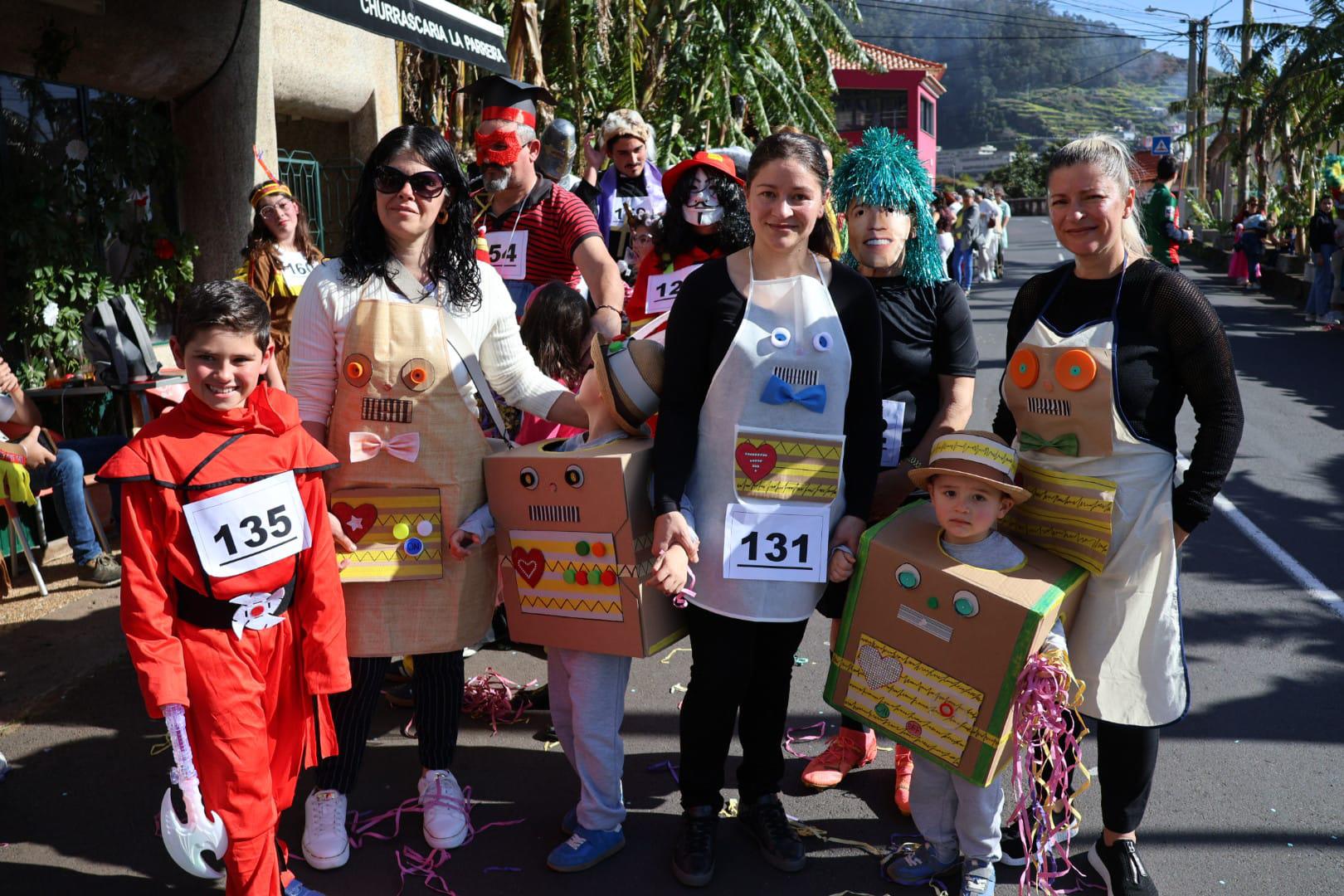 Campanário enche-se de mascarados, humor, música e malassadas (com fotos)