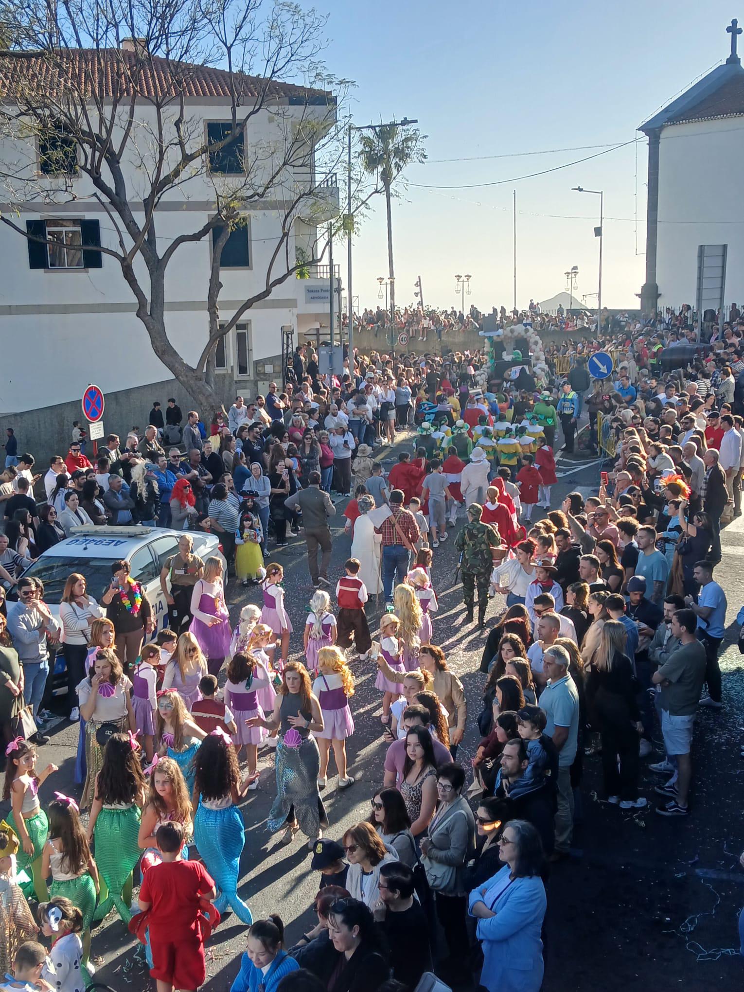 Cortejo atrai milhares de pessoas ao Estreito de Câmara de Lobos