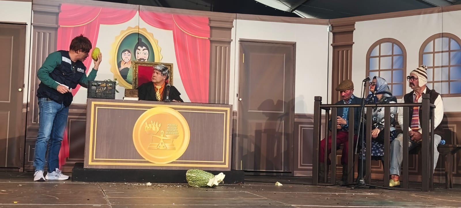 Compadres julgados por vender produtos sem licença, inspetor vai preparar sopa com legumes apreendidos (com fotos)