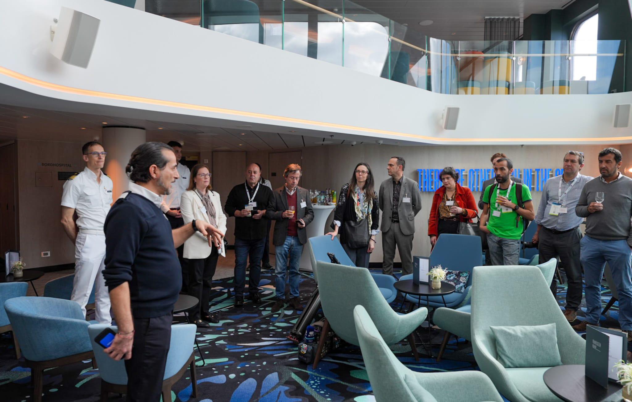 Mein Schiff Relax: CLIA destaca meta de emissões zero até 2050 durante visita a bordo