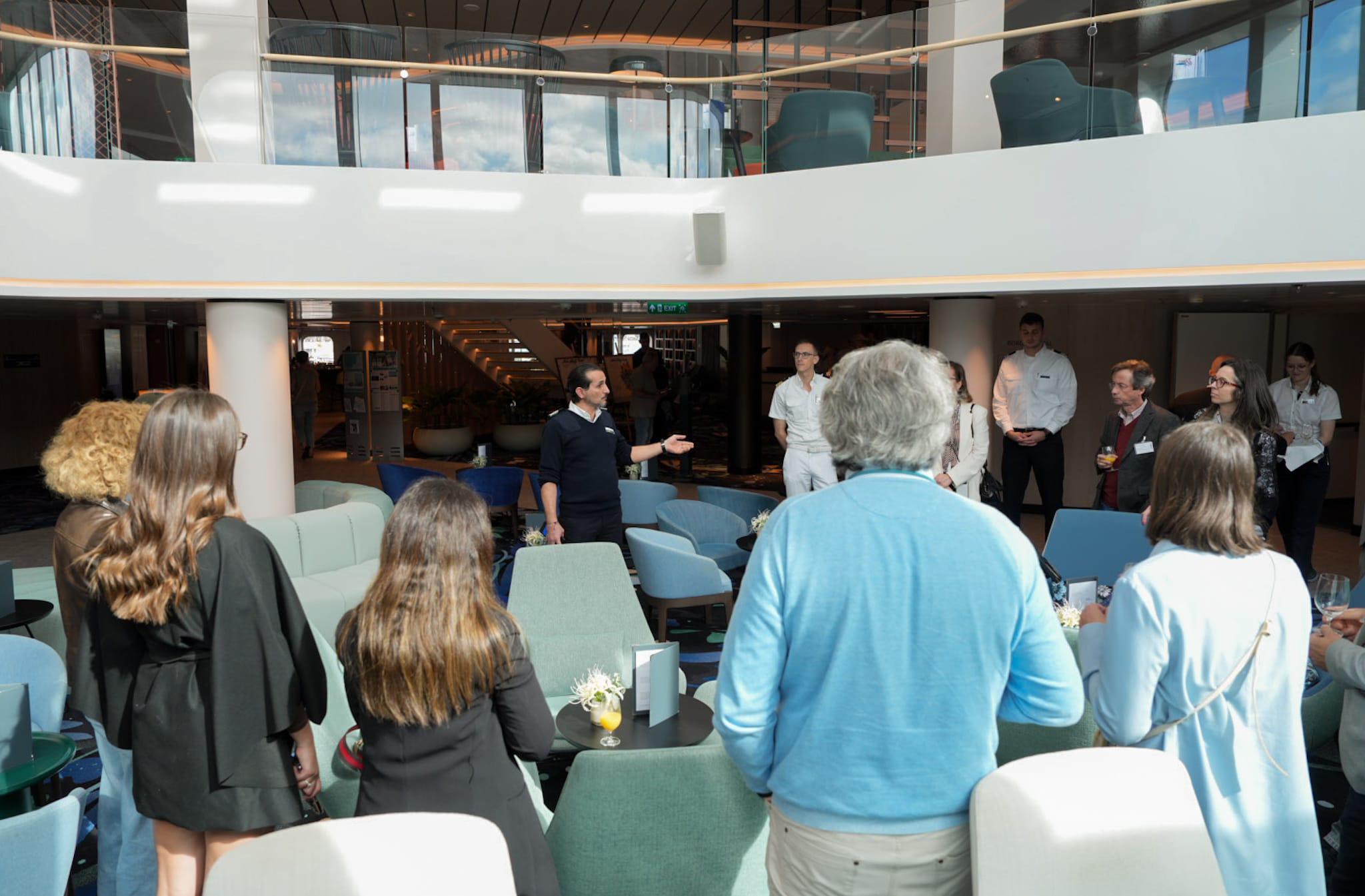 Mein Schiff Relax: CLIA destaca meta de emissões zero até 2050 durante visita a bordo