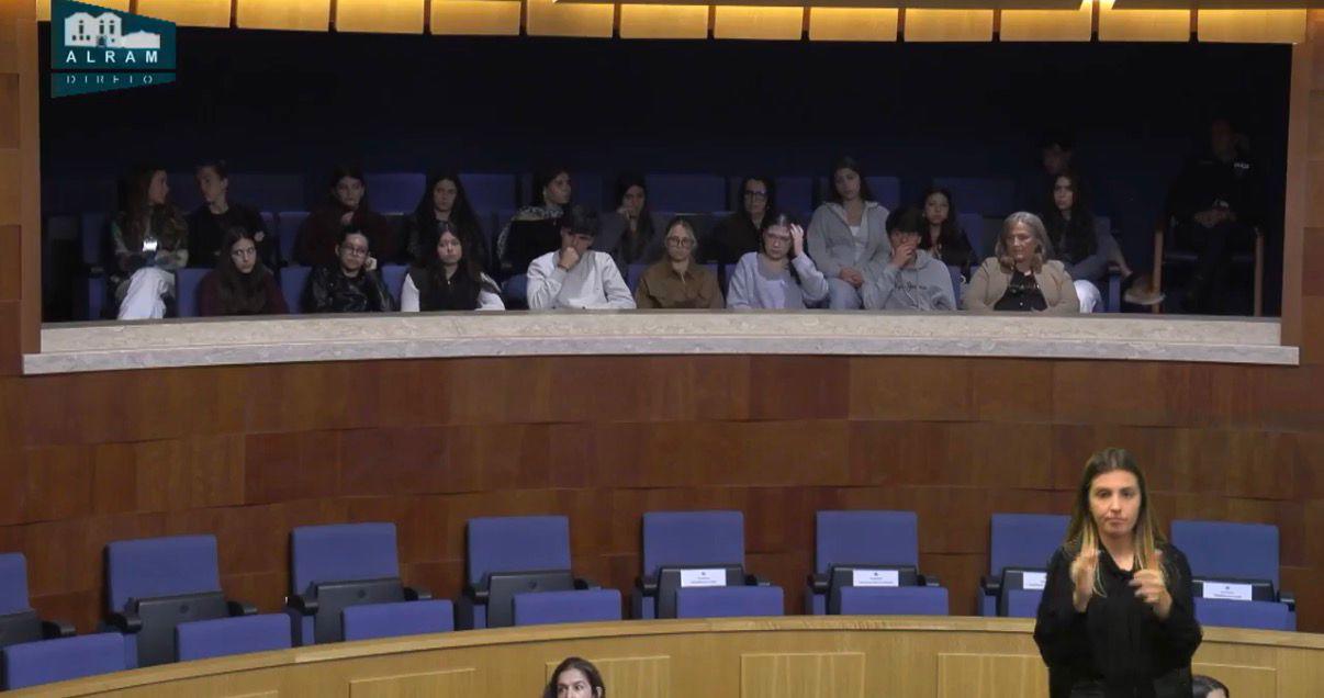 Filhas de coronel detido na Venezuela acompanharam no Parlamento resolução do PSD