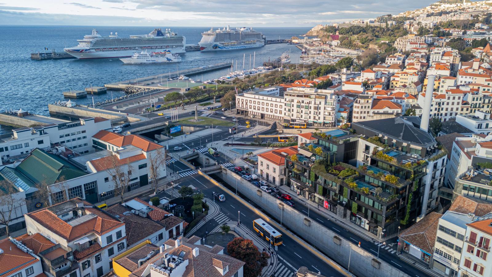 Mais de 16 mil pessoas de visita ao Funchal em dia de ‘casa cheia’ na pontinha (com fotos)