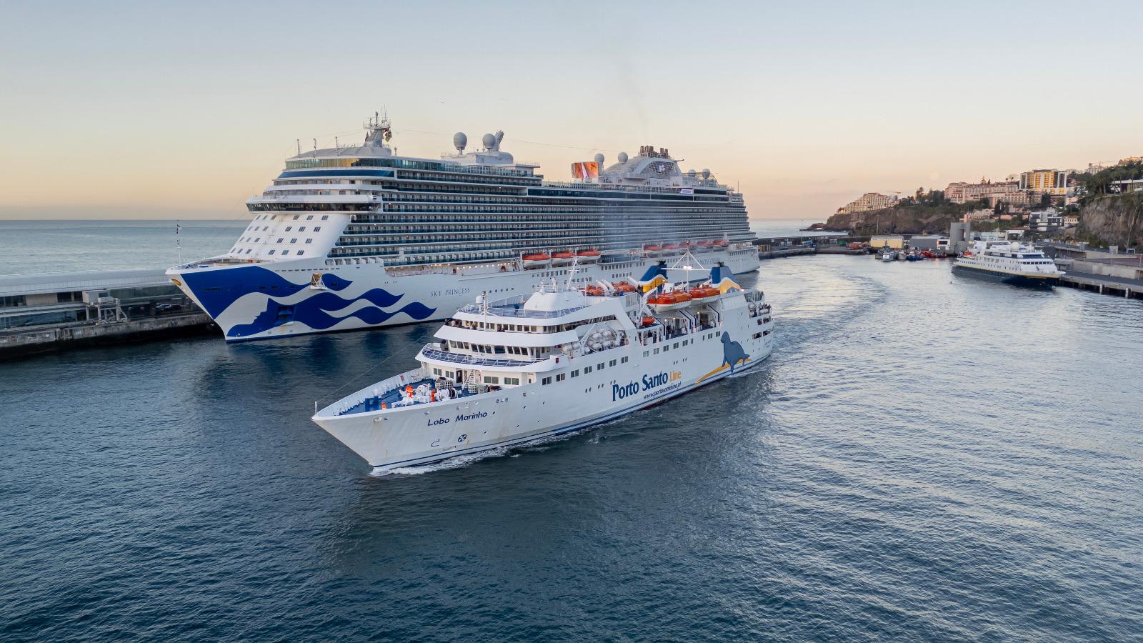 Funchal amanhece com o brilho de dois navios de cruzeiro (com fotos)