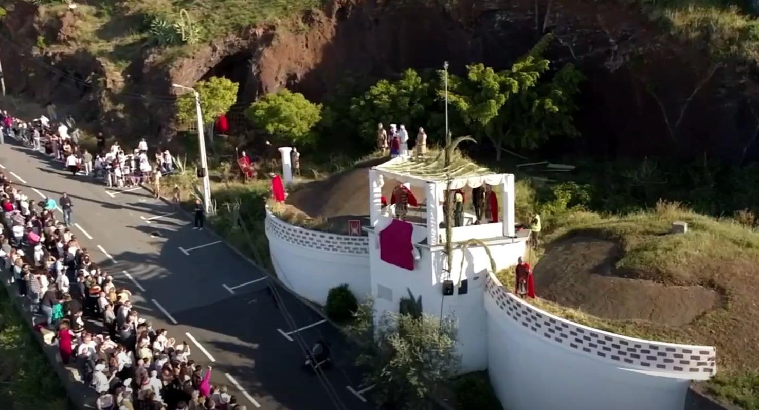 Centenas assinalam Paixão e Morte de Cristo numa época de guerra e violência (com fotos e vídeo)