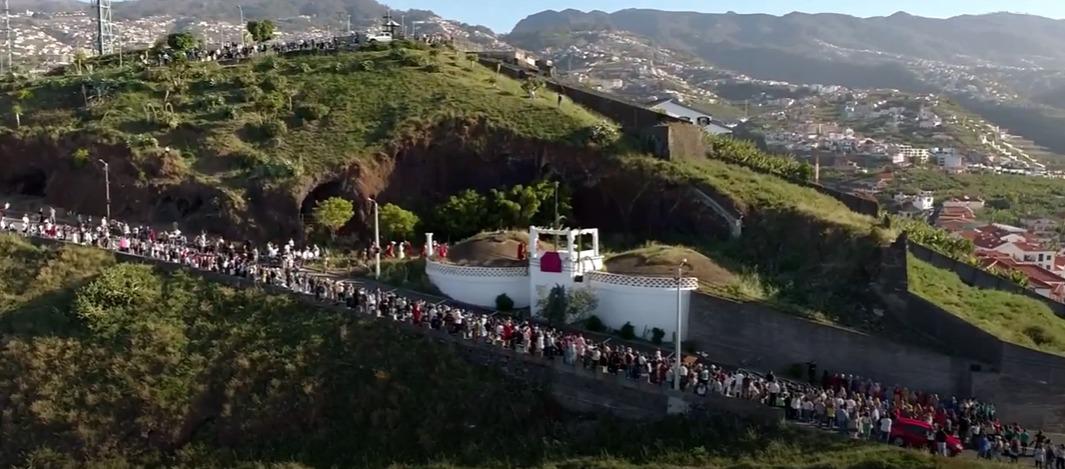 Centenas assinalam Paixão e Morte de Cristo numa época de guerra e violência (com fotos e vídeo)