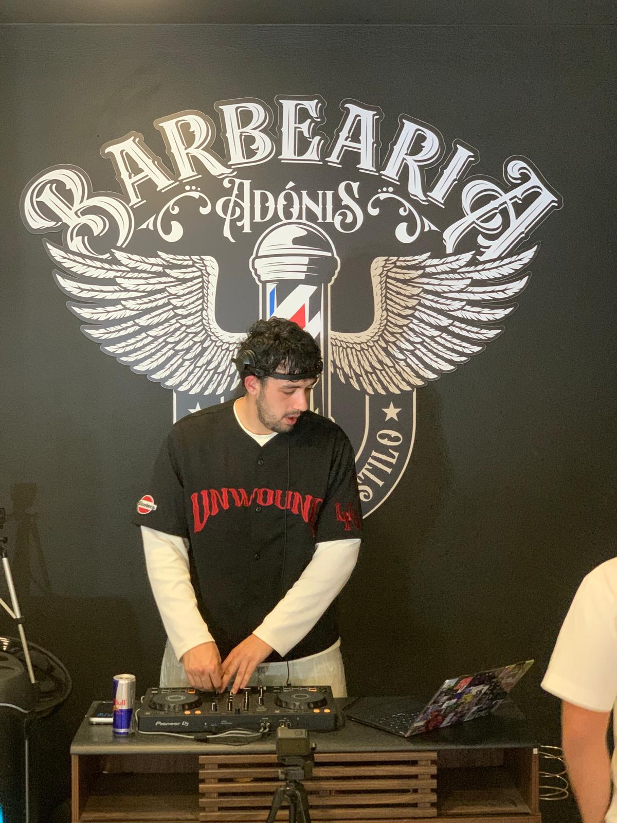 Barbearia Adónis aposta em eventos com DJ para animar os sábados (com fotos)