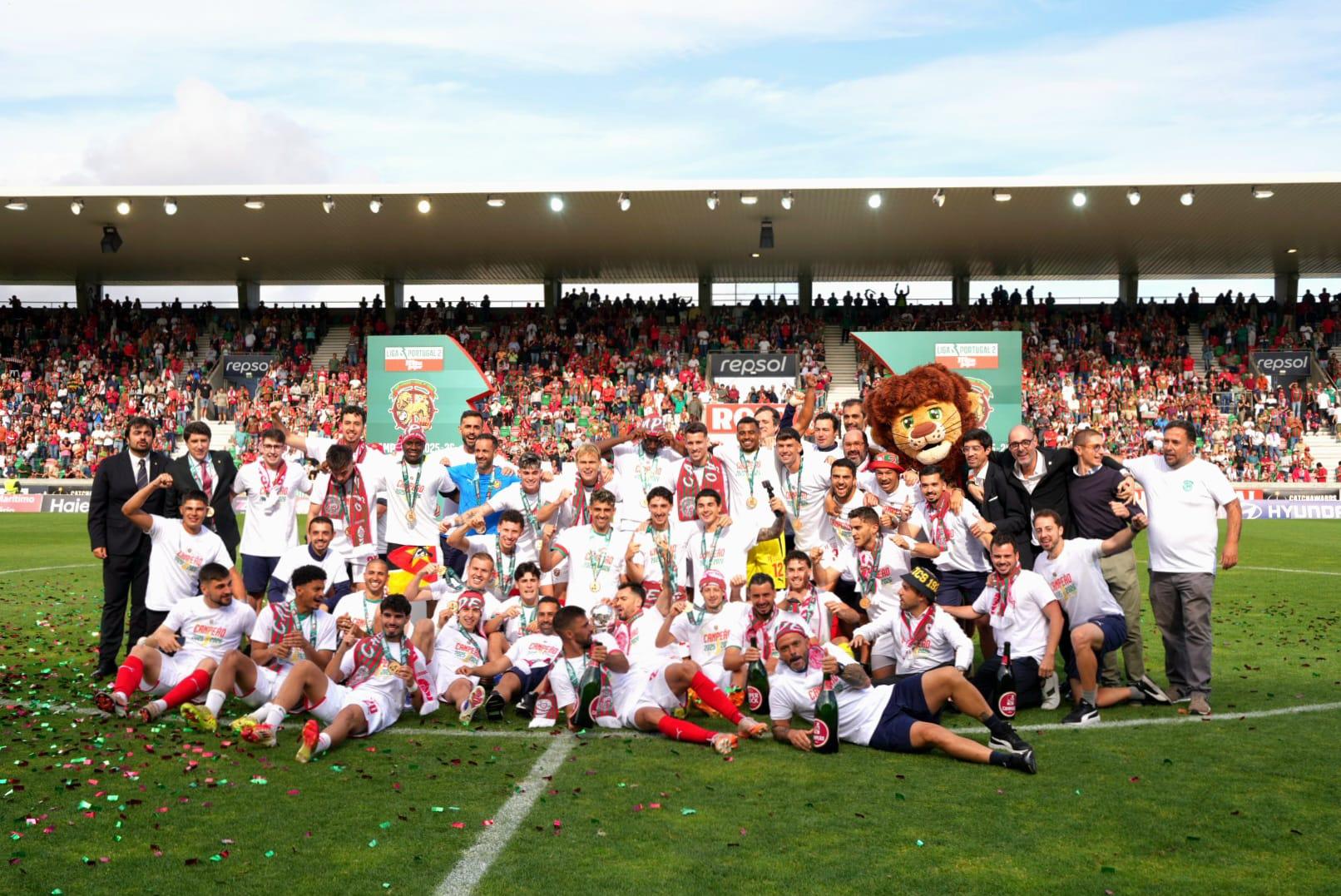 Marítimo já levantou a taça de campeão da II Liga
