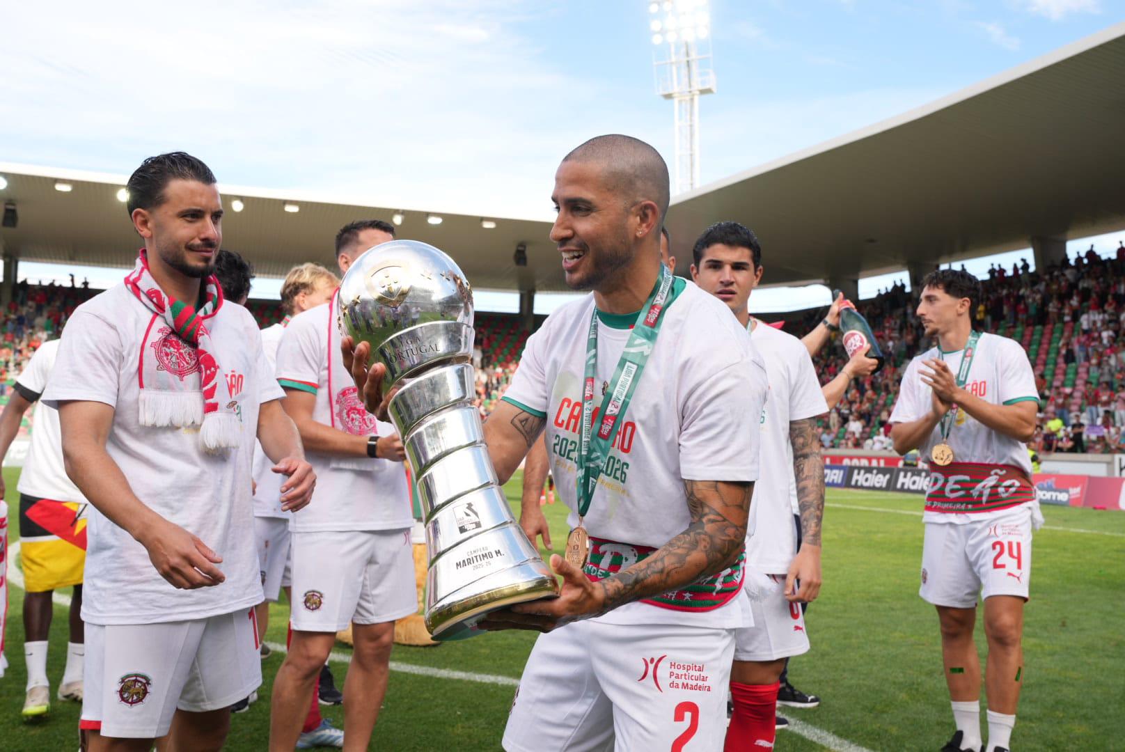 Marítimo já levantou a taça de campeão da II Liga