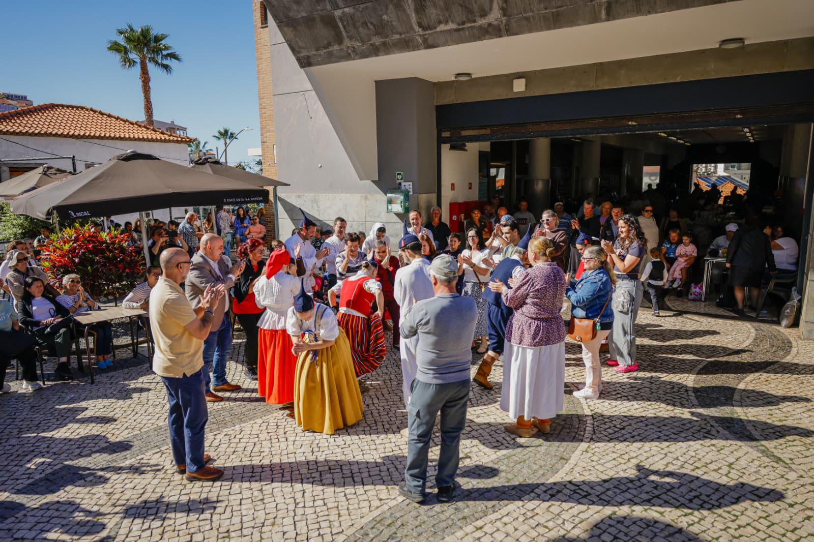Mercado de Câmara de Lobos enche para celebrar a cultura popular