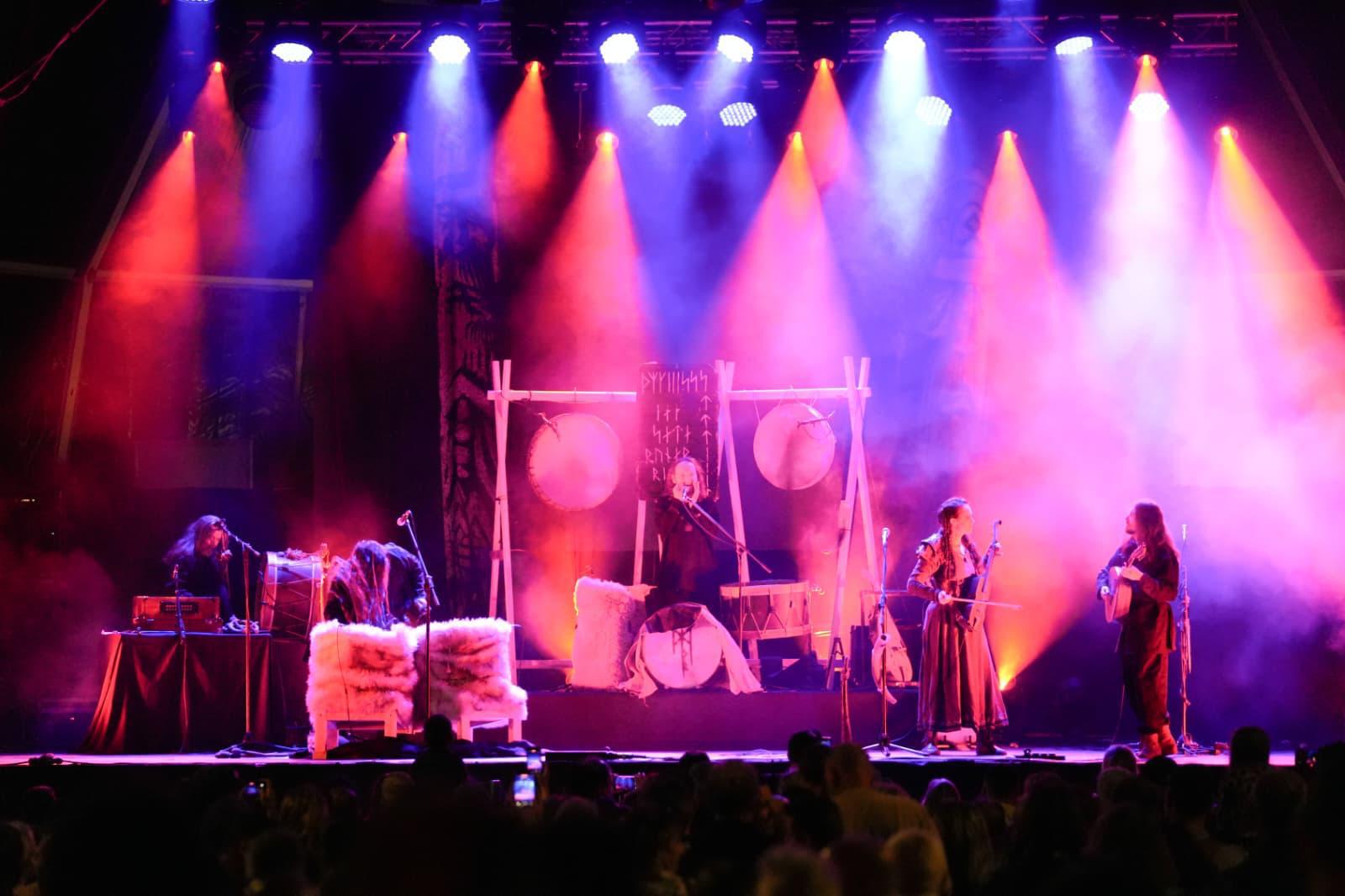SKÁLD trouxeram mitos nórdicos à segunda noite do Festival Aqui Acolá