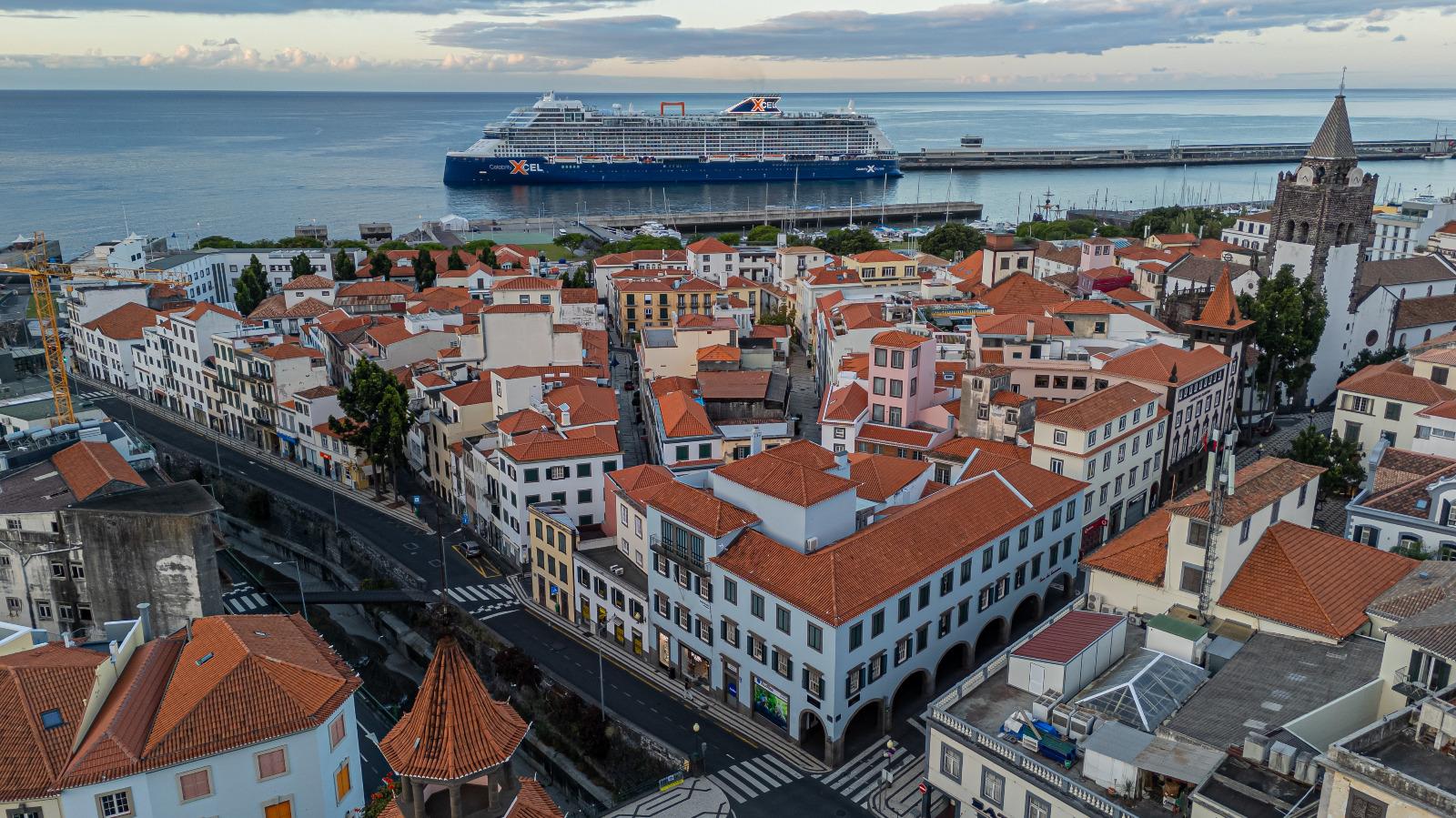 Funchal recebe duas estreias de navios de cruzeiro (com fotos)