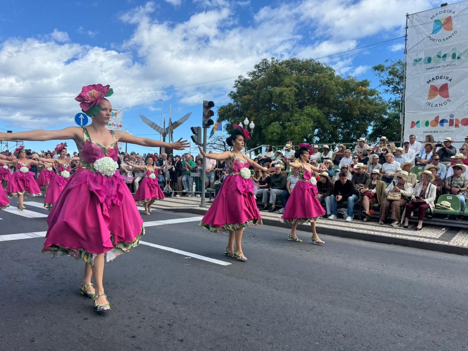 Festa da Flor: Roxo predomina no tema ‘Florescer da Autonomia’ (com fotos)