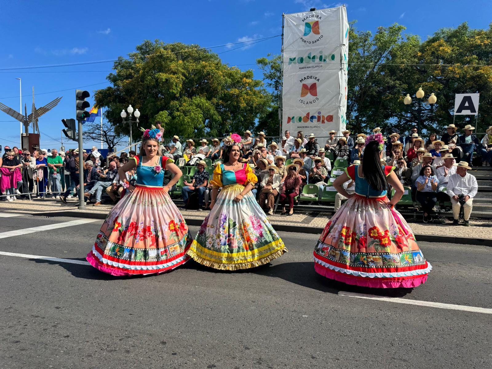 Festa da Flor: Batucada da Madeira trouxe flor, aroma e cor (com fotos)