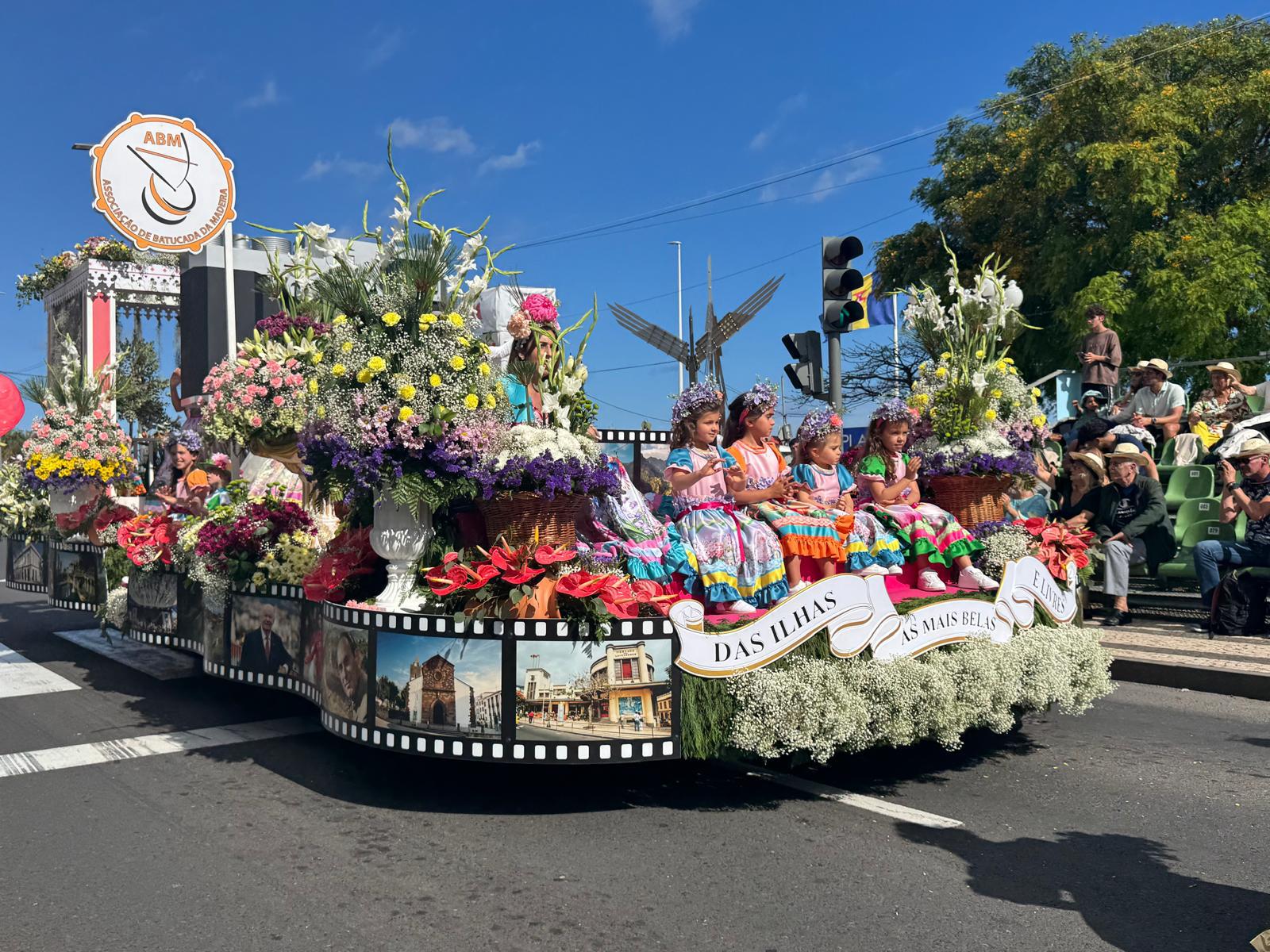 Festa da Flor: Batucada da Madeira trouxe flor, aroma e cor (com fotos)